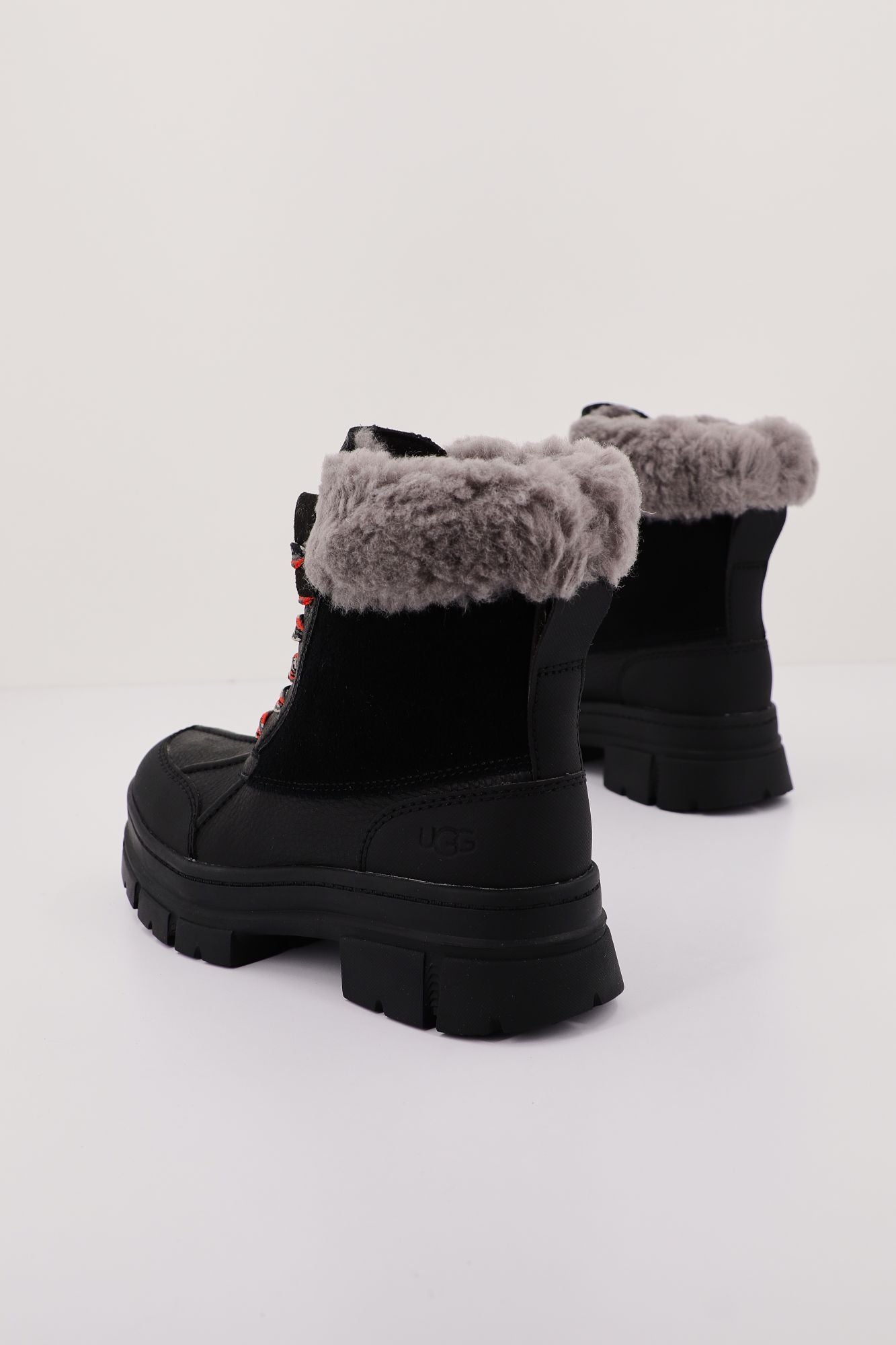 UGG W ASHTON ADDIE en color NEGRO (3)