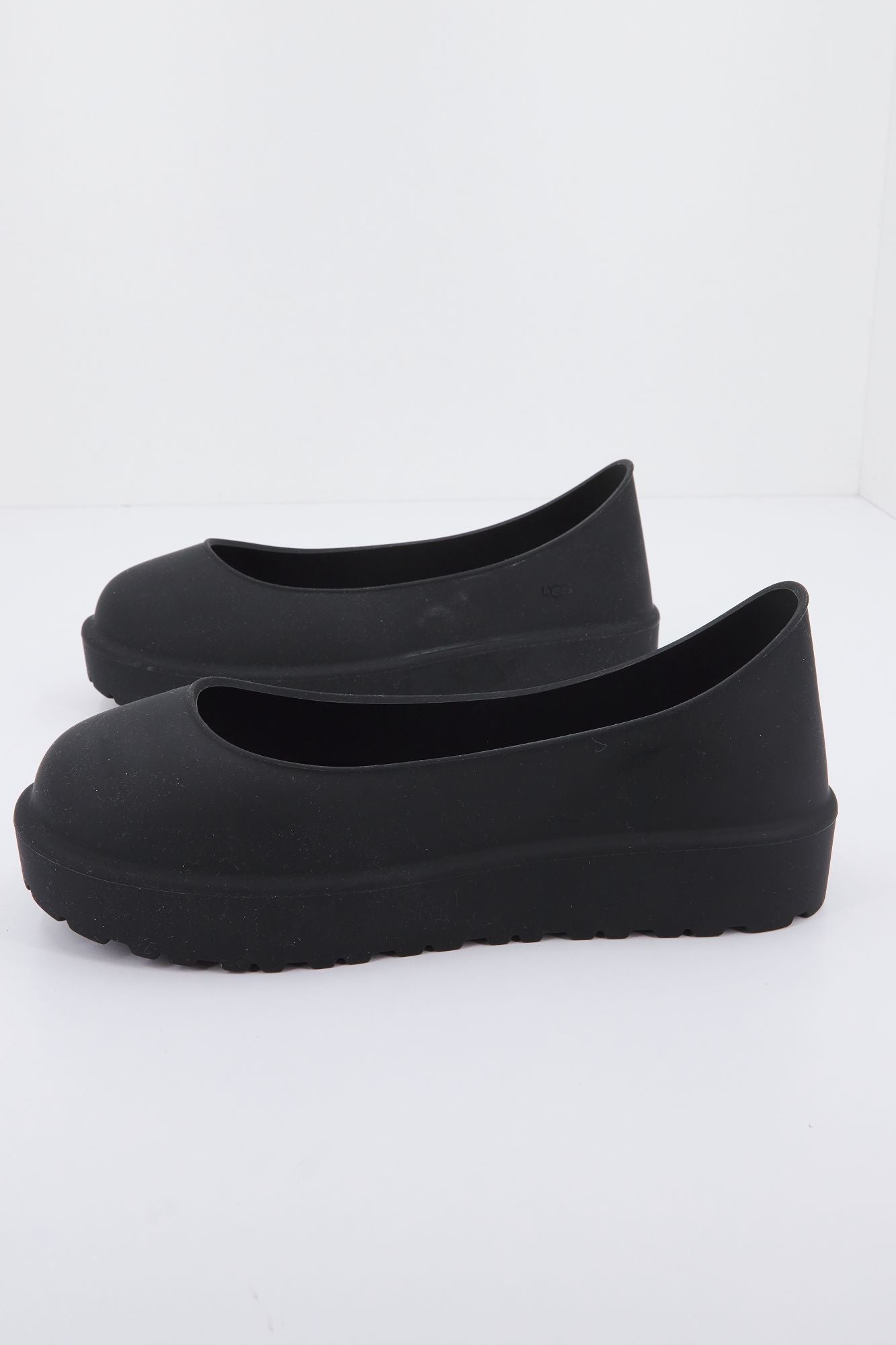 UGG W CLASSIC MAXI TOGGLE en color NEGRO (2)