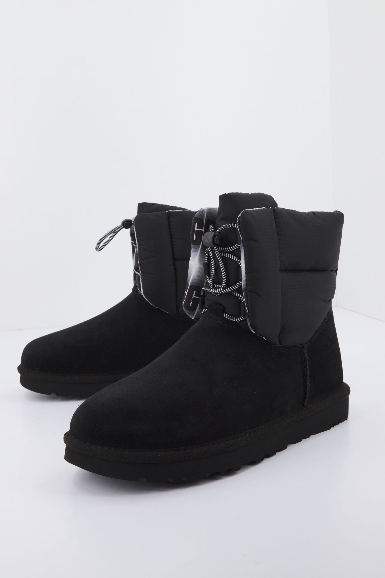 UGG W CLASSIC MAXI TOGGLE en color NEGRO (4)