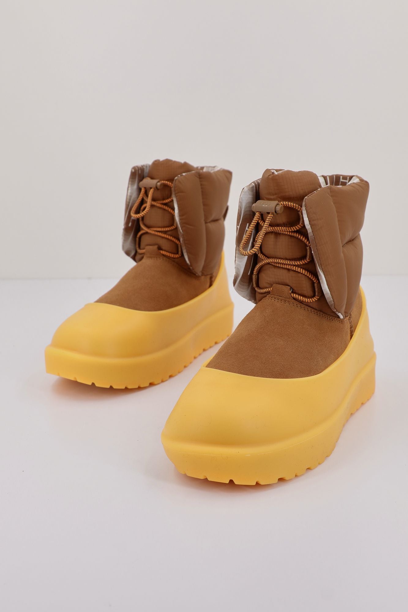 UGG W CLASSIC MAXI TOGGLE en color MARRON (2)