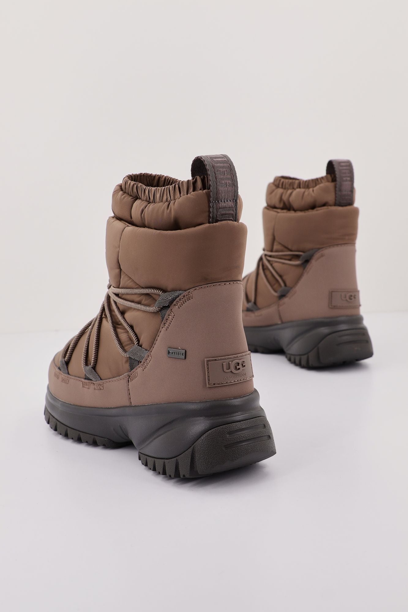 UGG W YOSE PUFFER MID en color MARRON (3)
