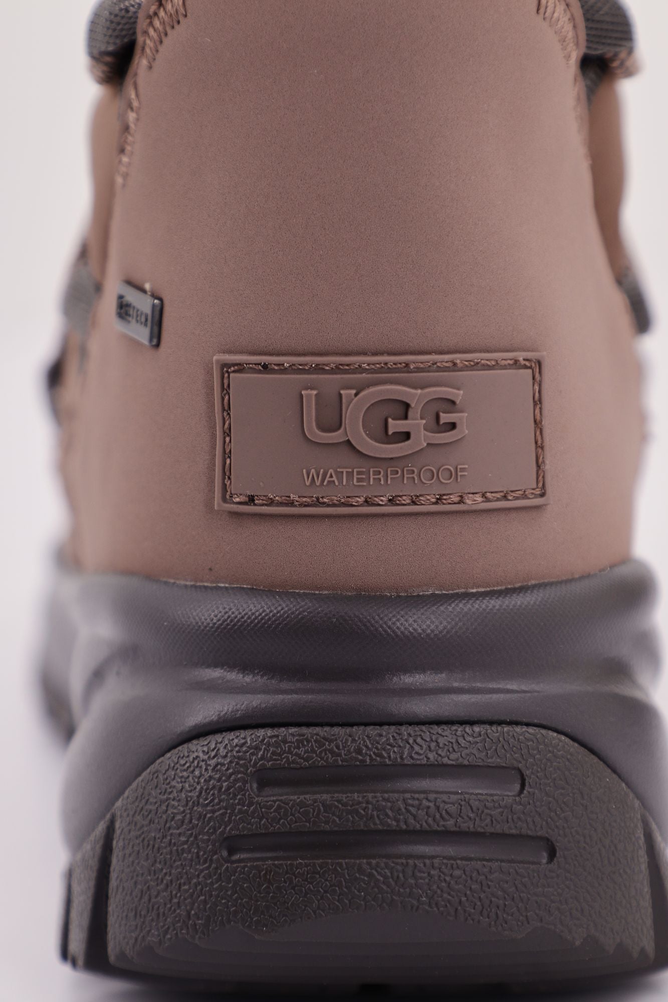 UGG W YOSE PUFFER MID en color MARRON (4)