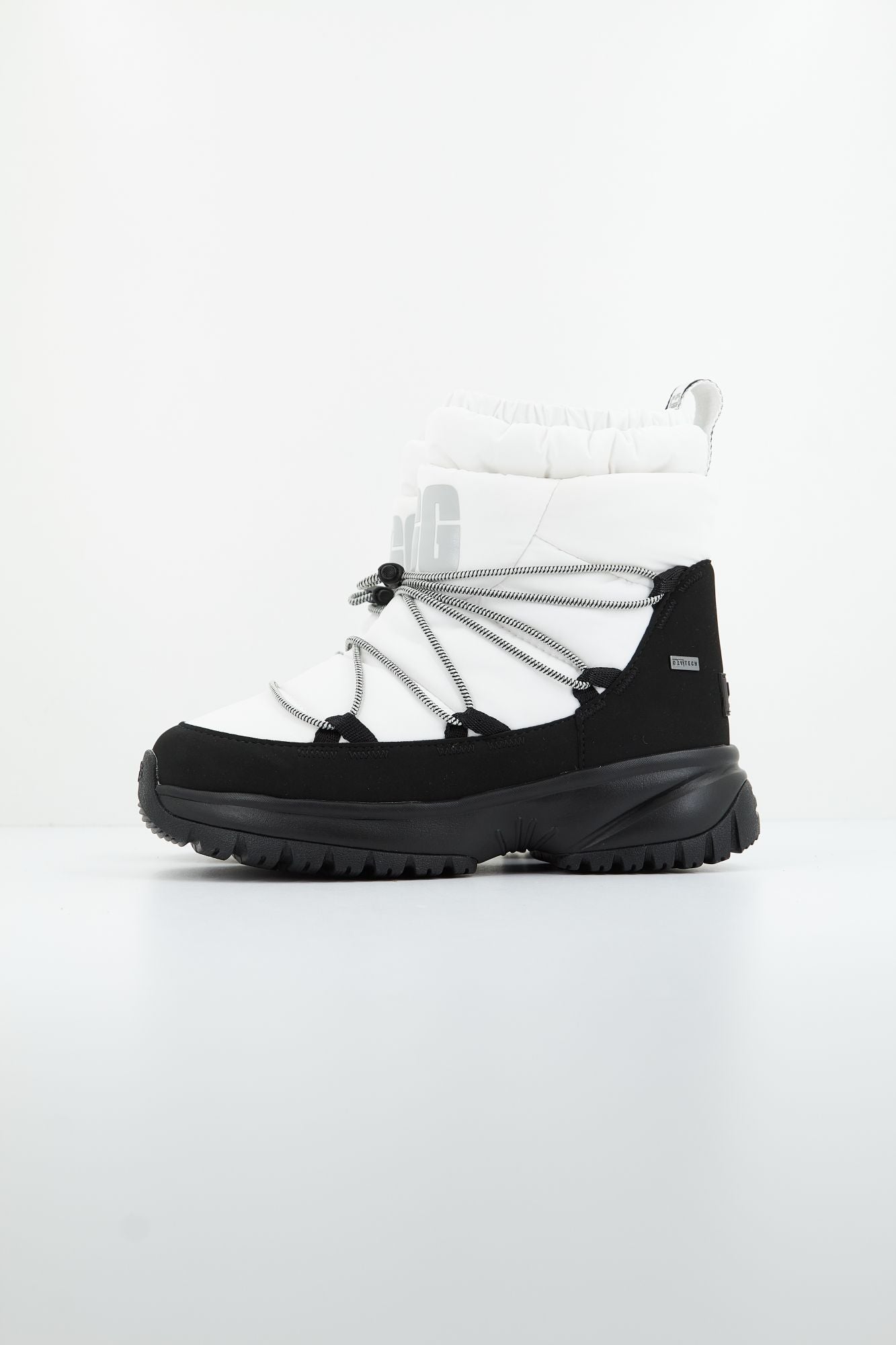 UGG W YOSE PUFFER MID en color BLANCO (1)