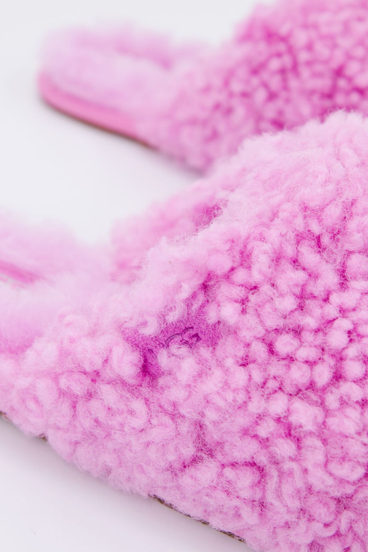 UGG W MAXI CURLY SLIDE en color ROSA (4)