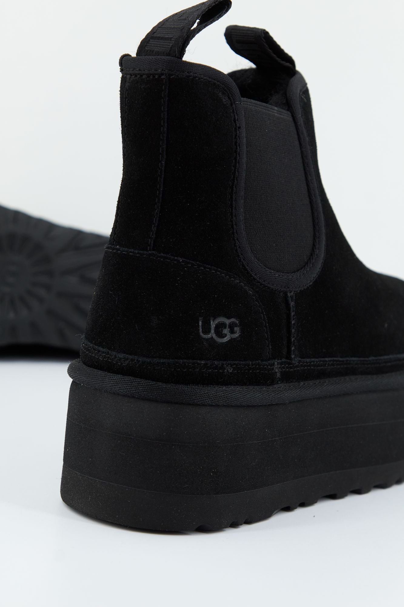 UGG W NEUMEL PLATFORM CHELSEA en color NEGRO (4)