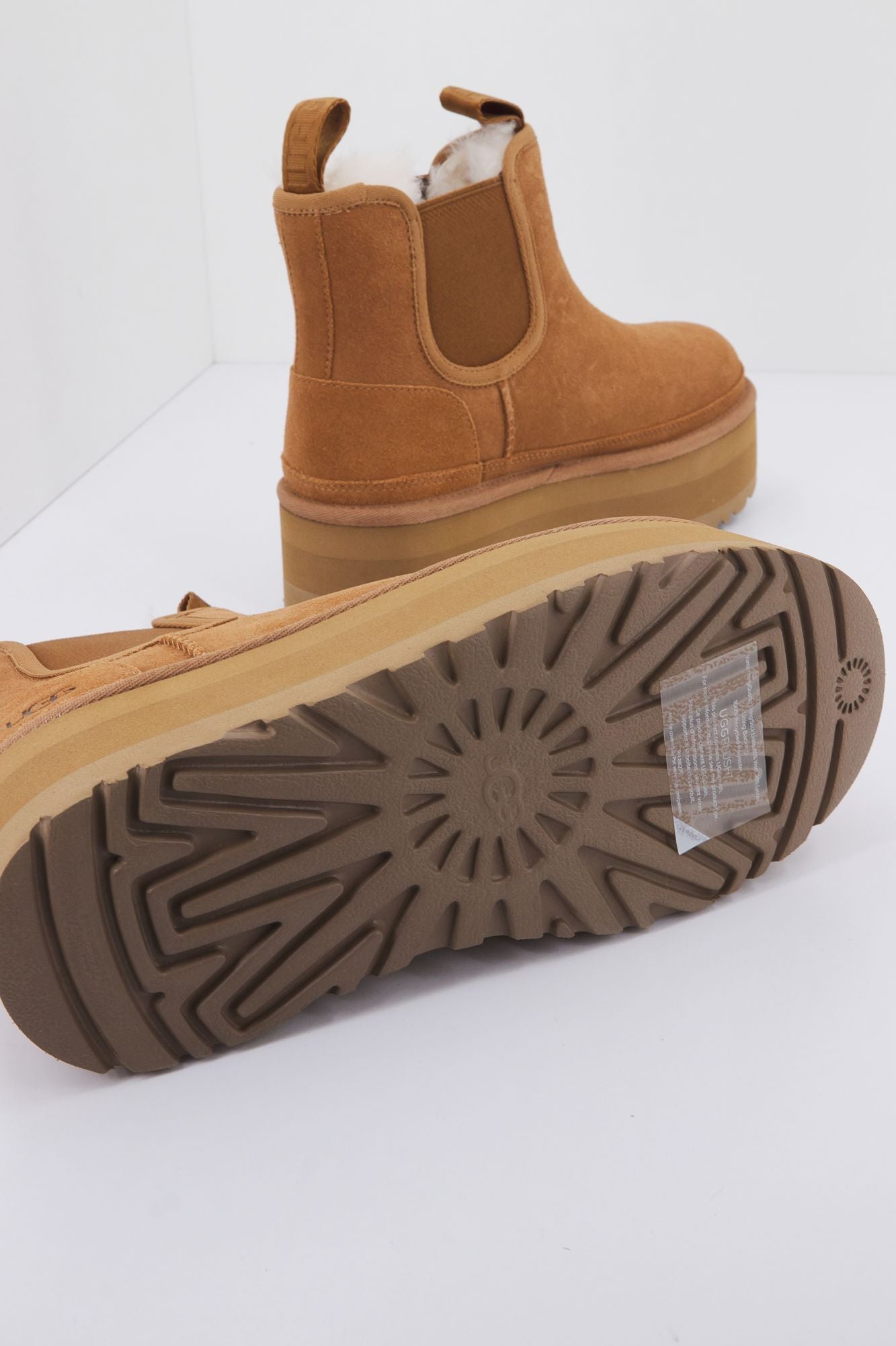 UGG W NEUMEL PLATFORM CHELSEA en color MARRON (4)