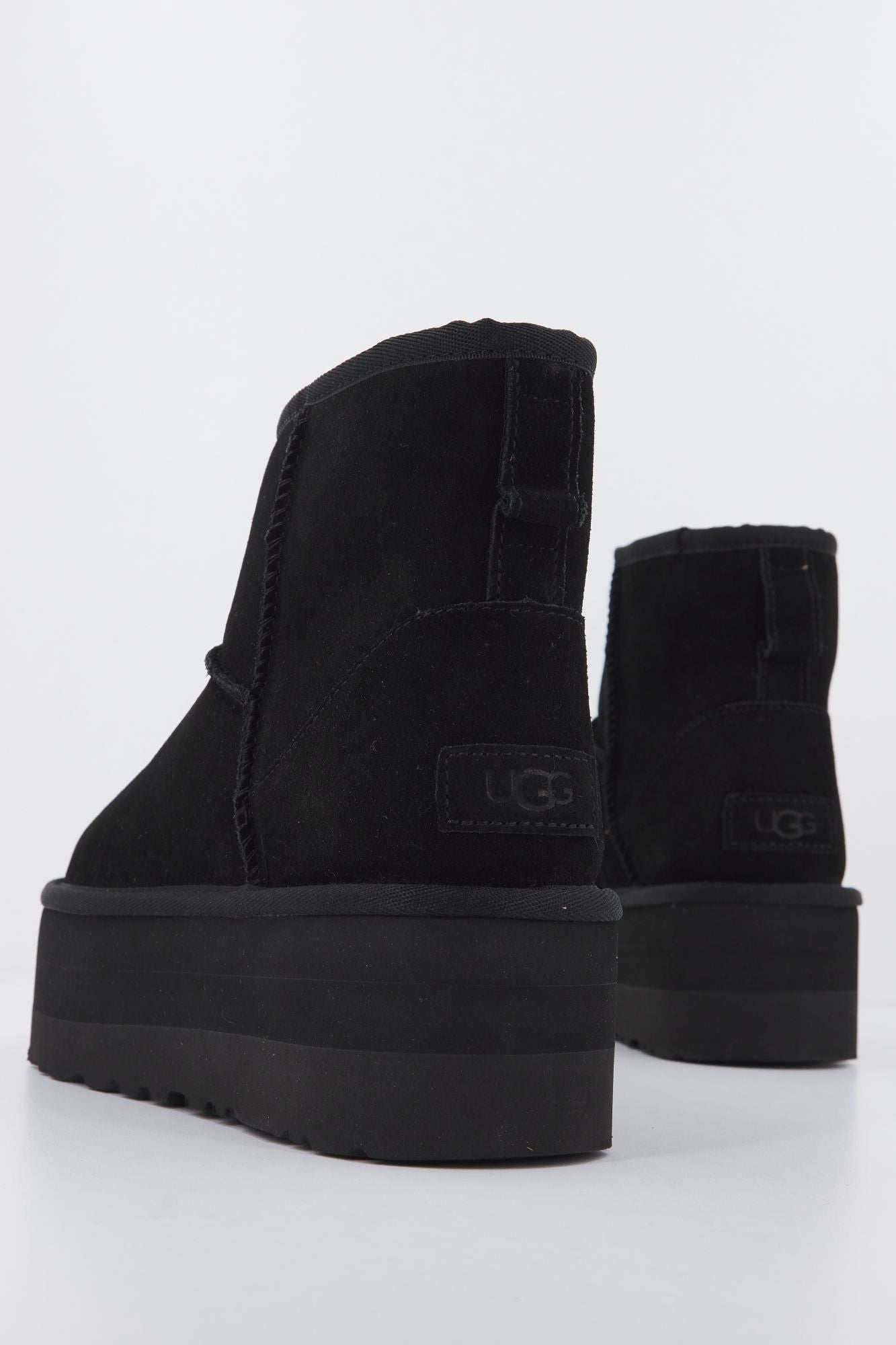 UGG W CLASSIC MINI PLATFORM en color NEGRO (3)