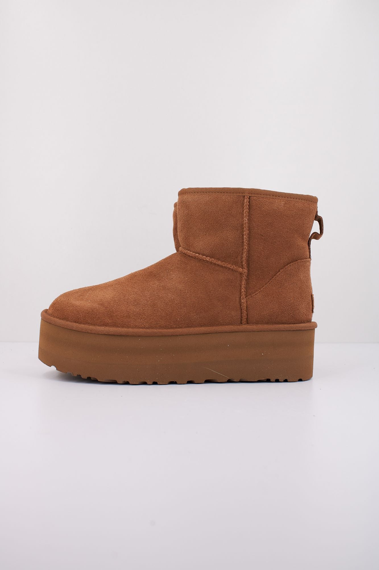 UGG CLASSIC MINI PLATFORM en color MARRON CLARO (1)