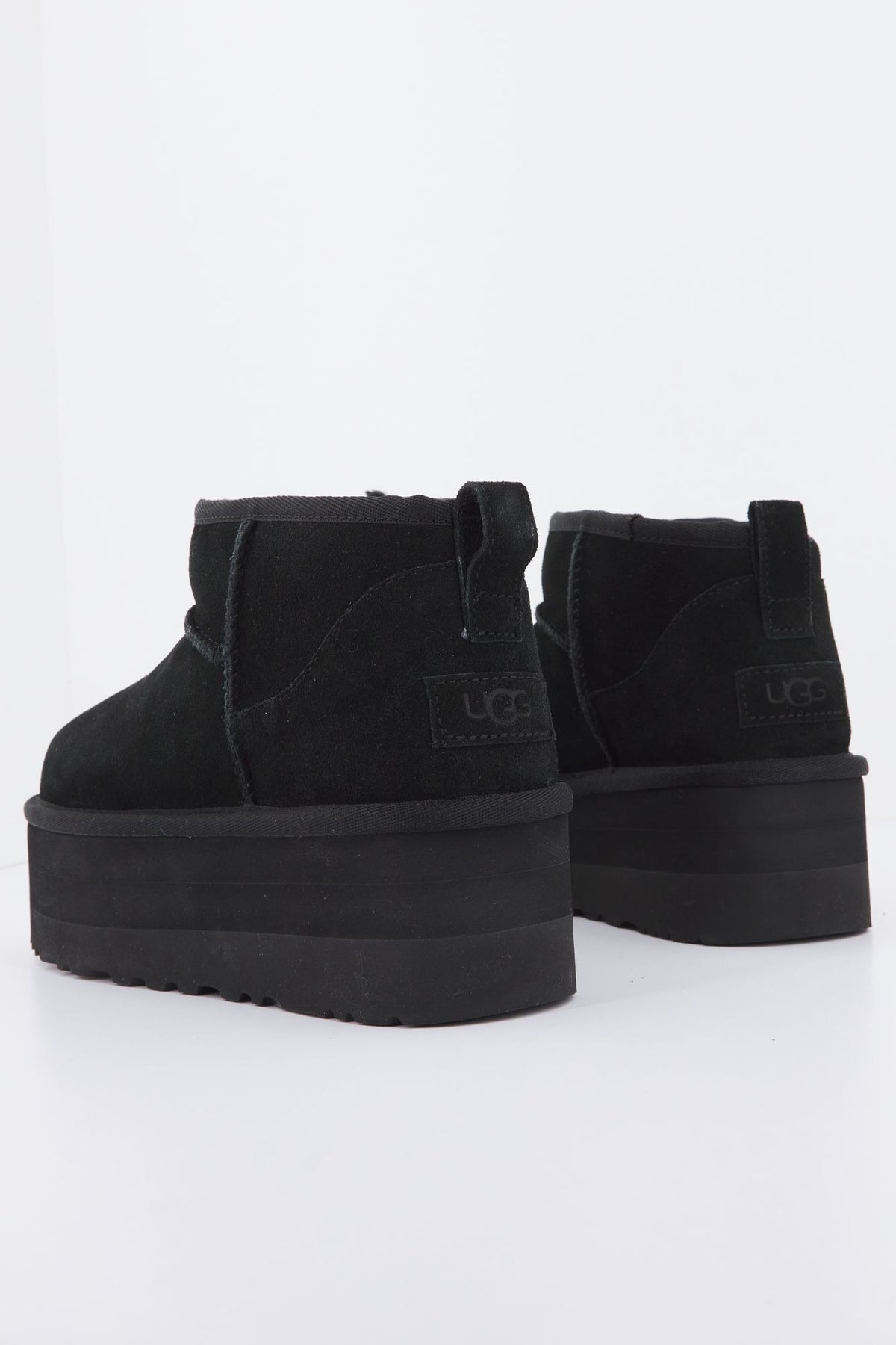 UGG CLASSIC ULTRA MINI PLATFORM 1135092U en color NEGRO (3)