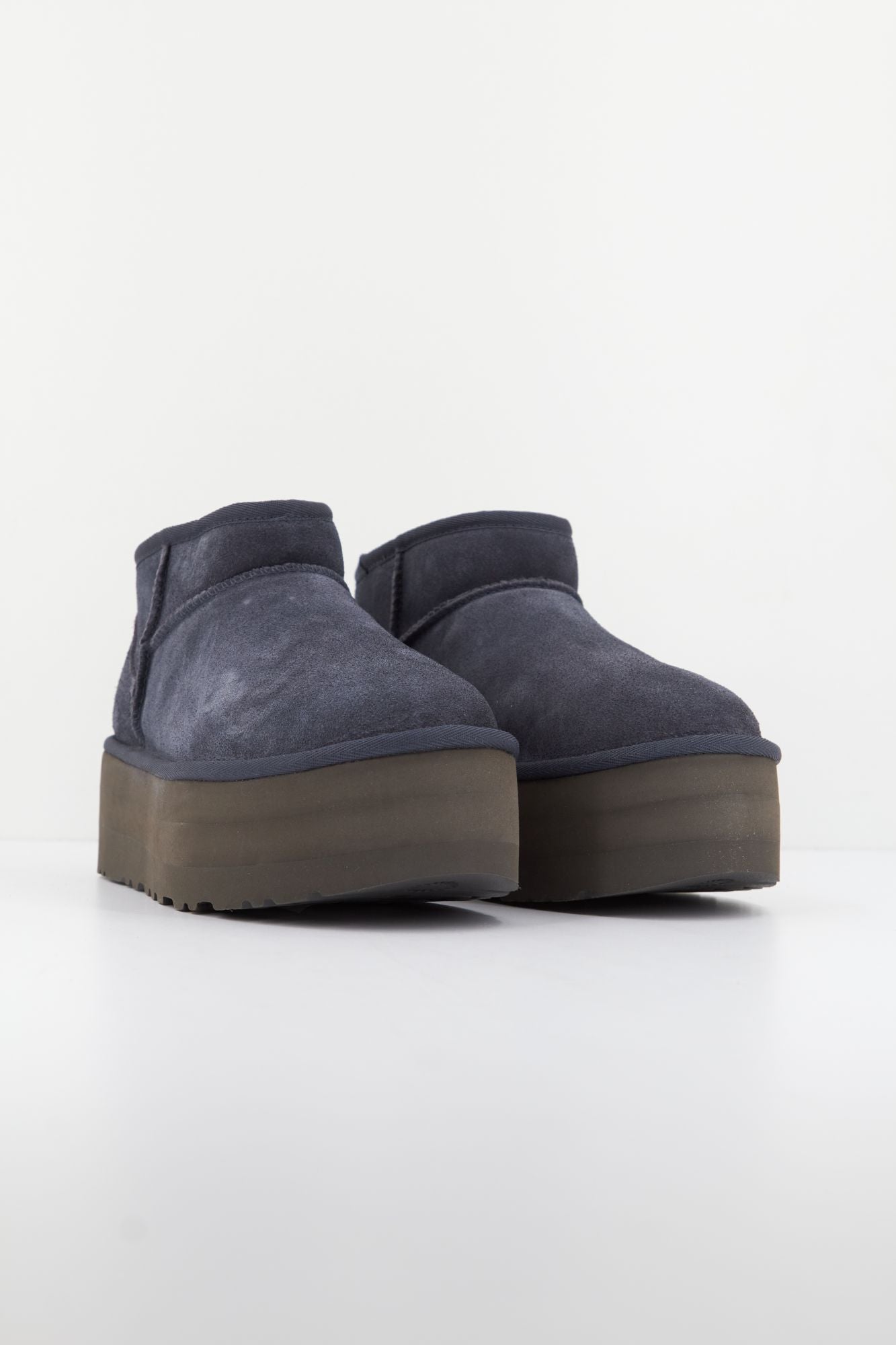 UGG W CLASSIC ULTRA MINI PLATFORM en color AZUL (2)