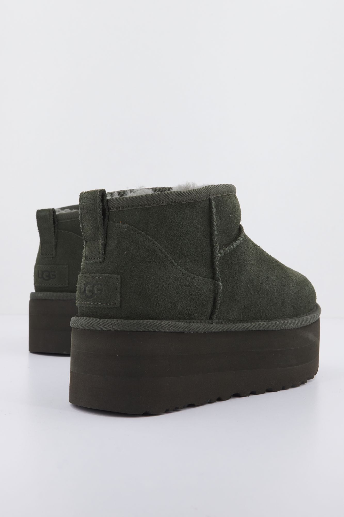 UGG W CLASSIC ULTRA MINI PLATF en color VERDE (2)