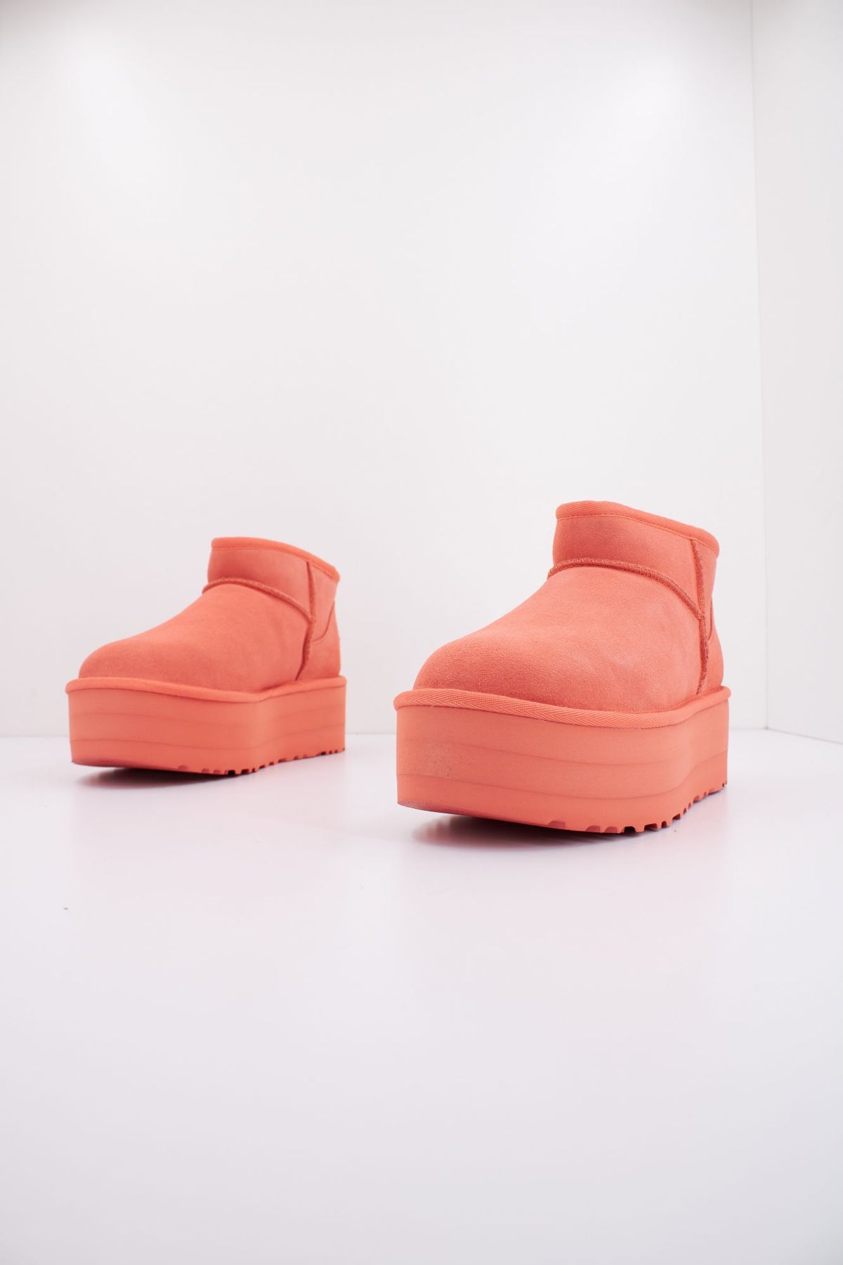 UGG CLASSIC ULTRA MINI PLATFORM 1135092U en color NARANJA (2)