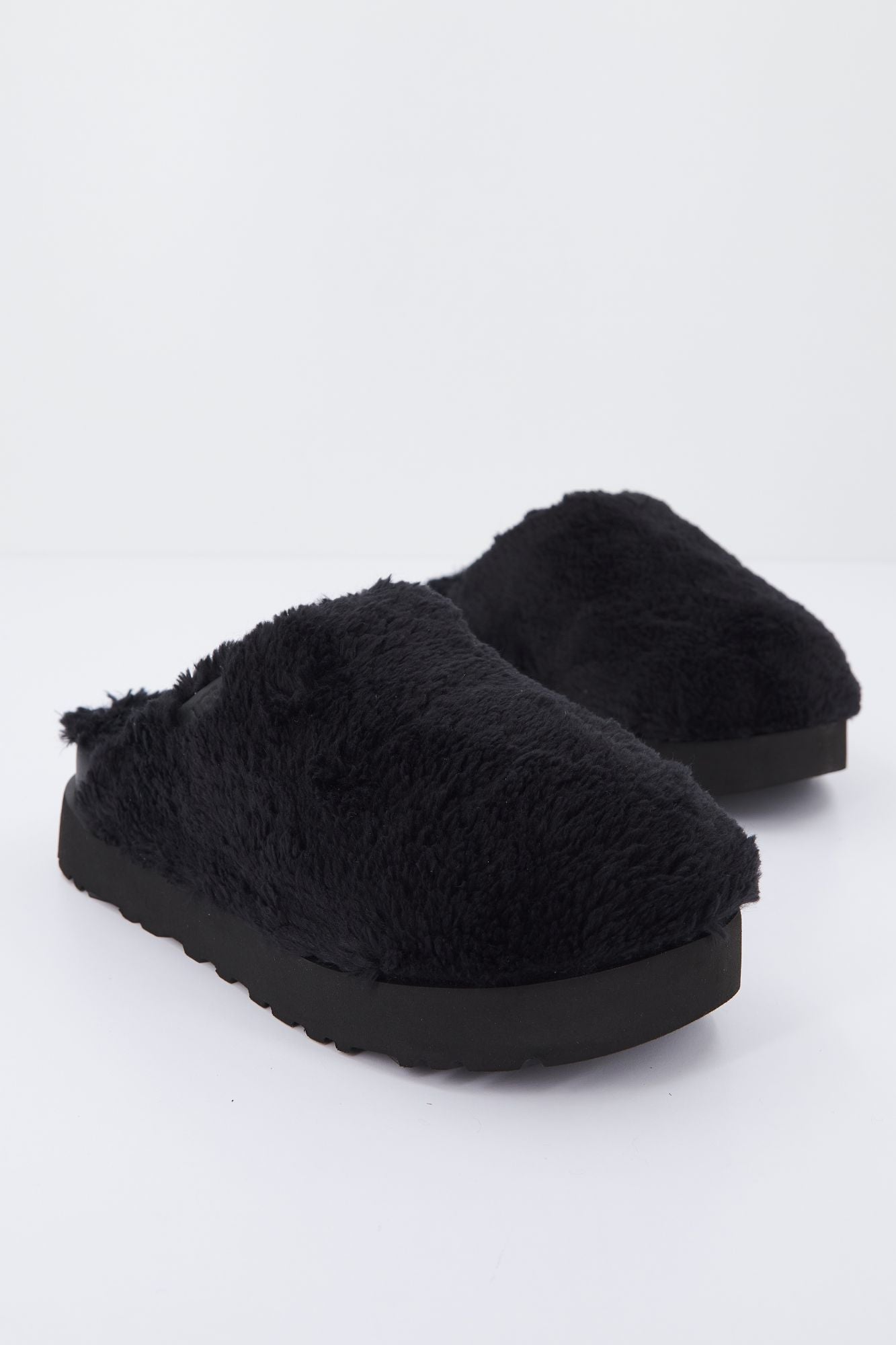 UGG W FUZZ SUGAR SLIDE en color NEGRO (1)