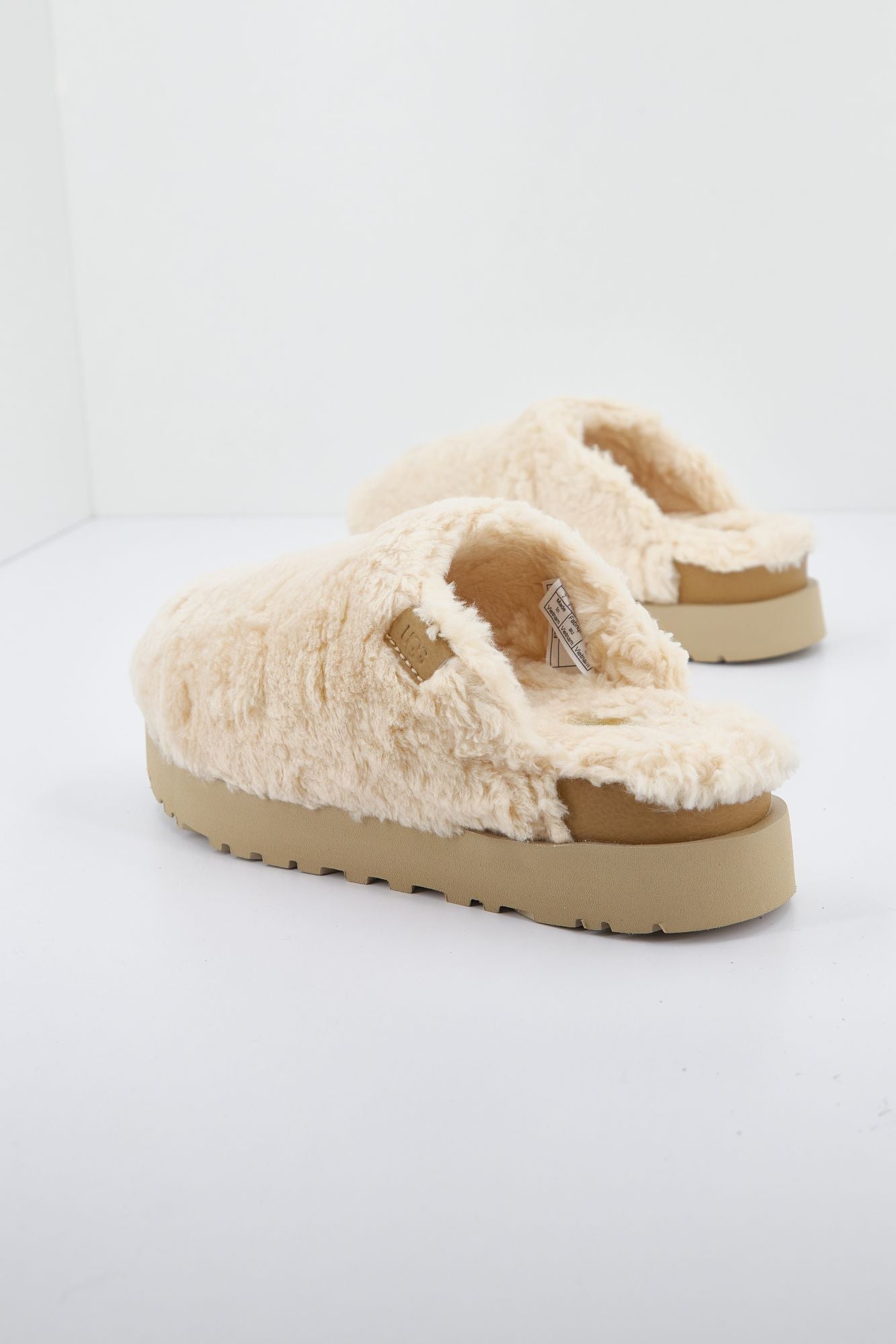 UGG W FUZZ SUGAR SLIDE en color BEIS (3)