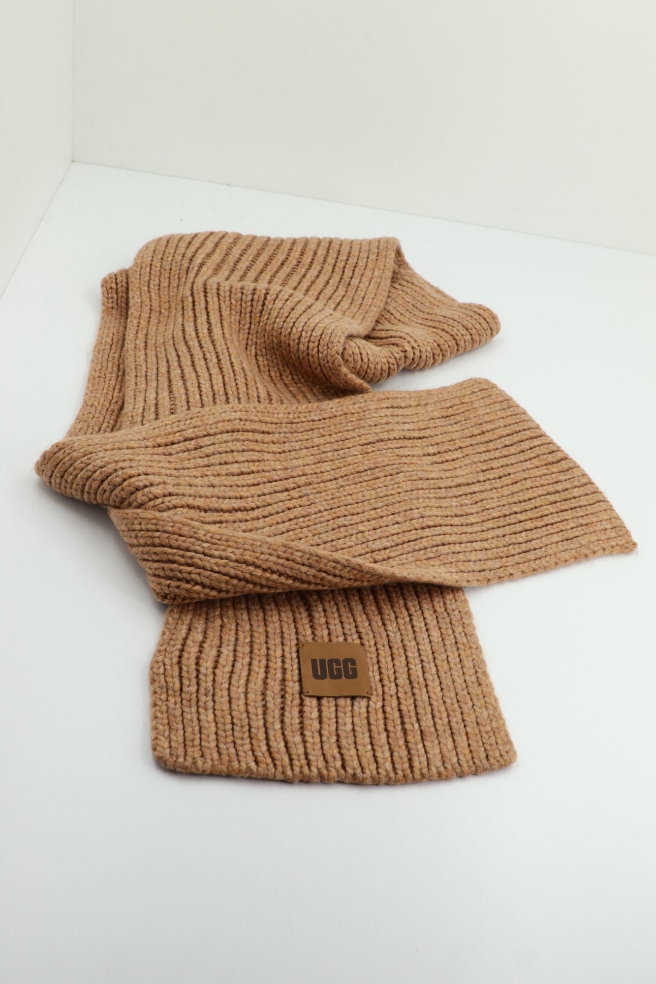 UGG CHUNKY RIB KNIT en color MARRON (1)