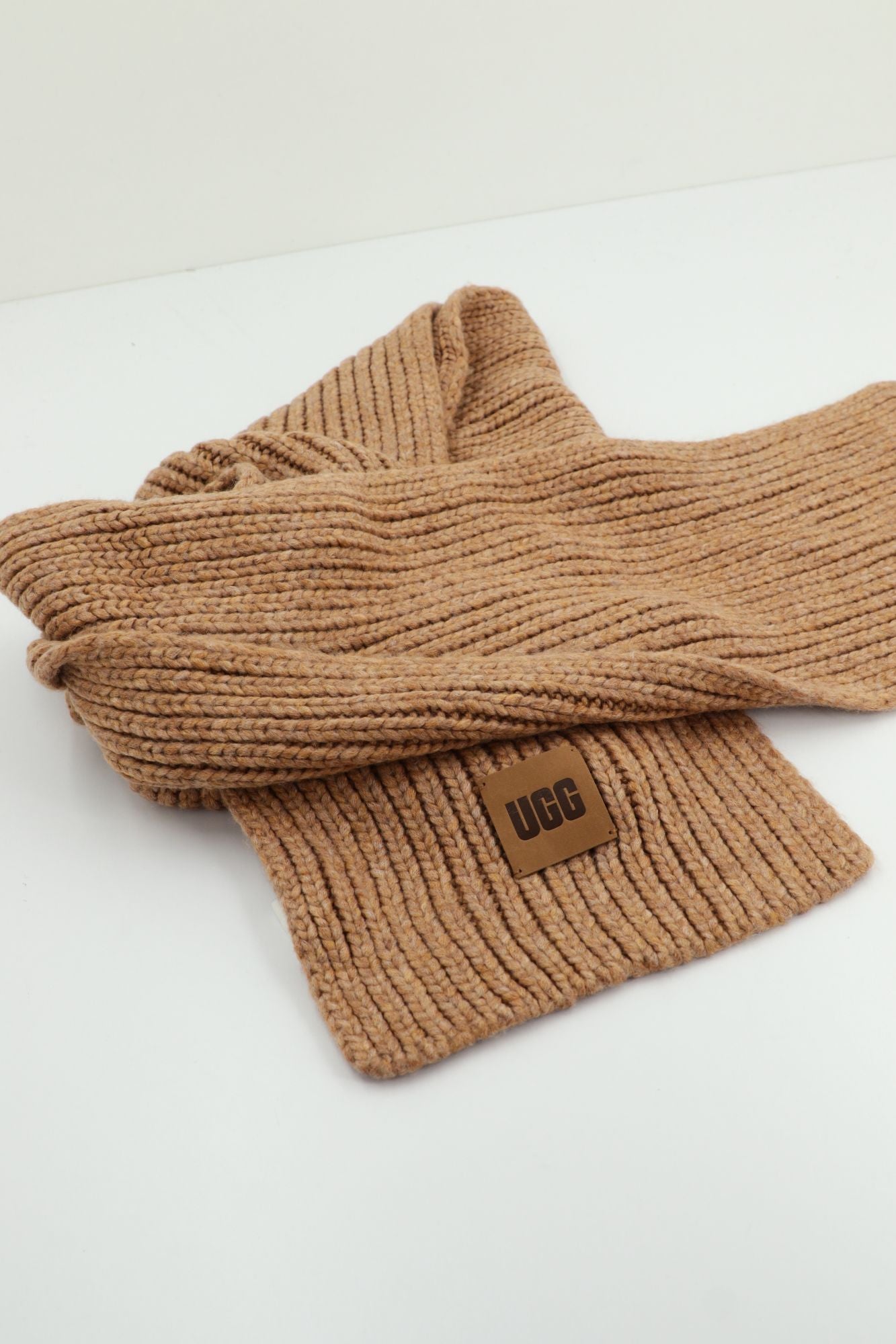 UGG CHUNKY RIB KNIT en color MARRON (3)