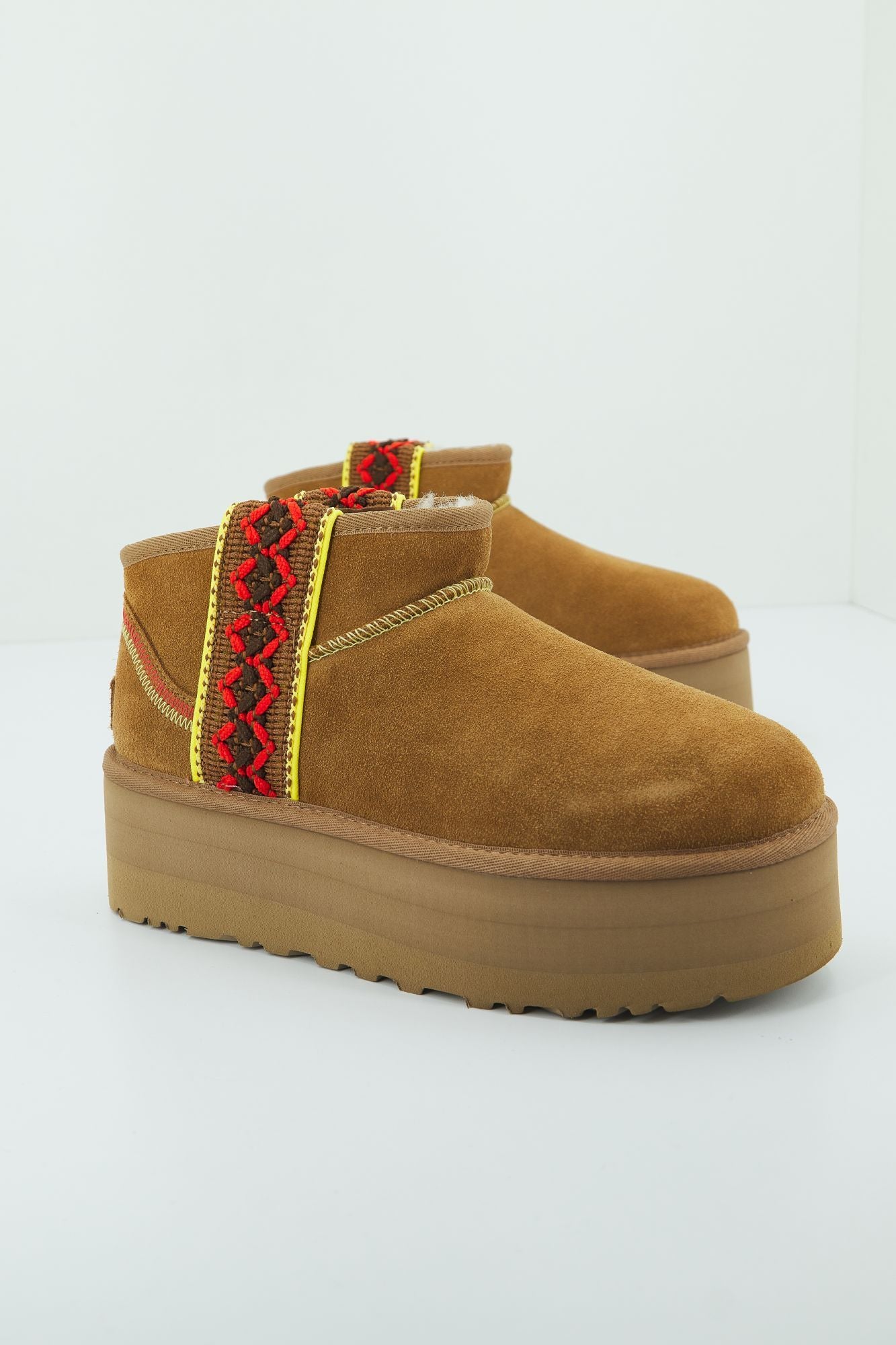 UGG W CLASSIC ULTRA MINI BRAID en color MARRON (1)