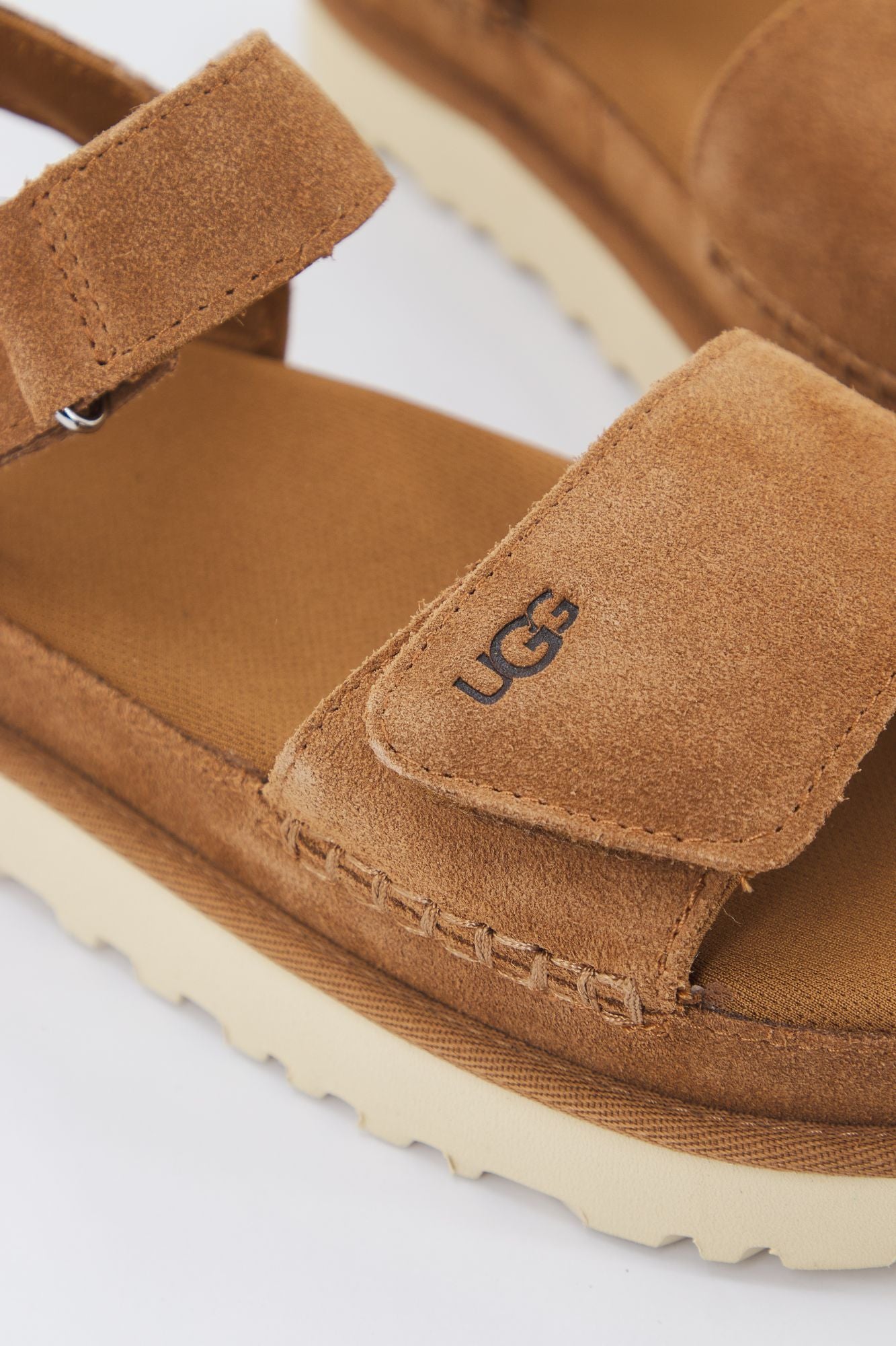 UGG Goldenstar en color MARRON (3)