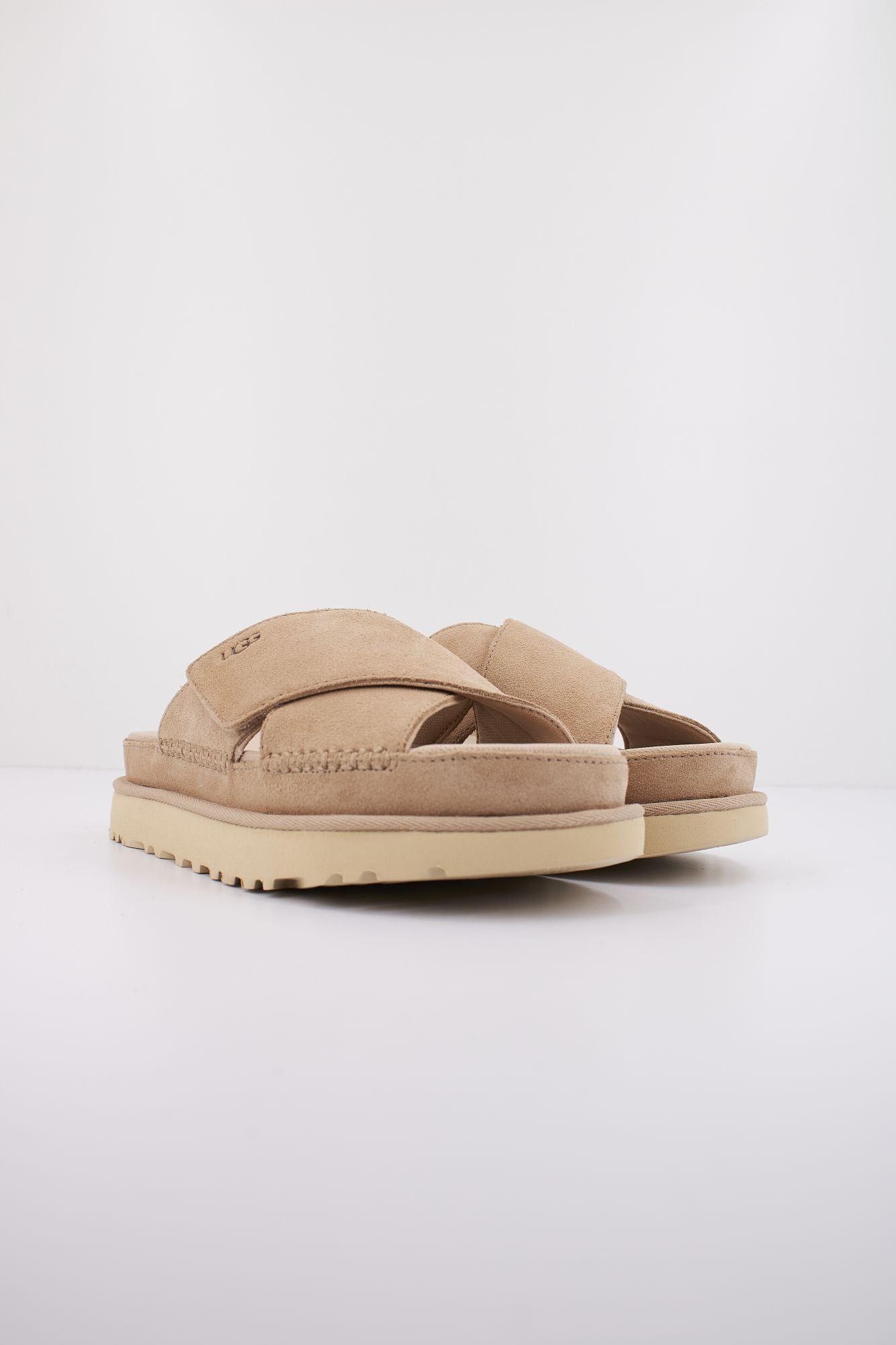 UGG W GOLDENSTAR CROSS SLIDE en color MARRON CLARO (2)