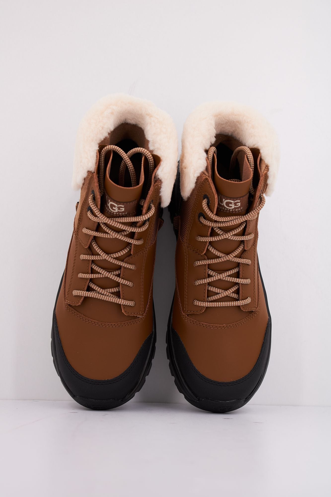 UGG W YOSE FLUFF V2 en color MARRON (3)