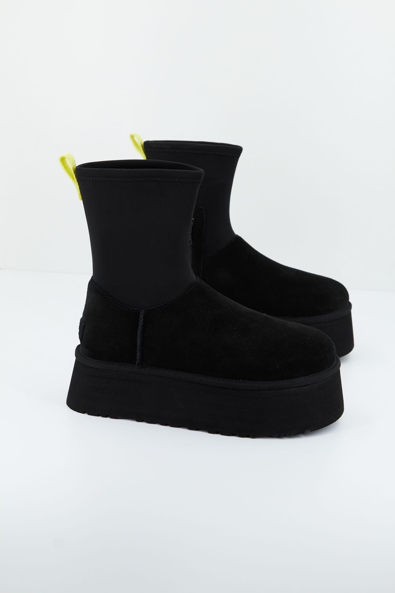 UGG W CLASSIC DIPPER en color NEGRO (2)