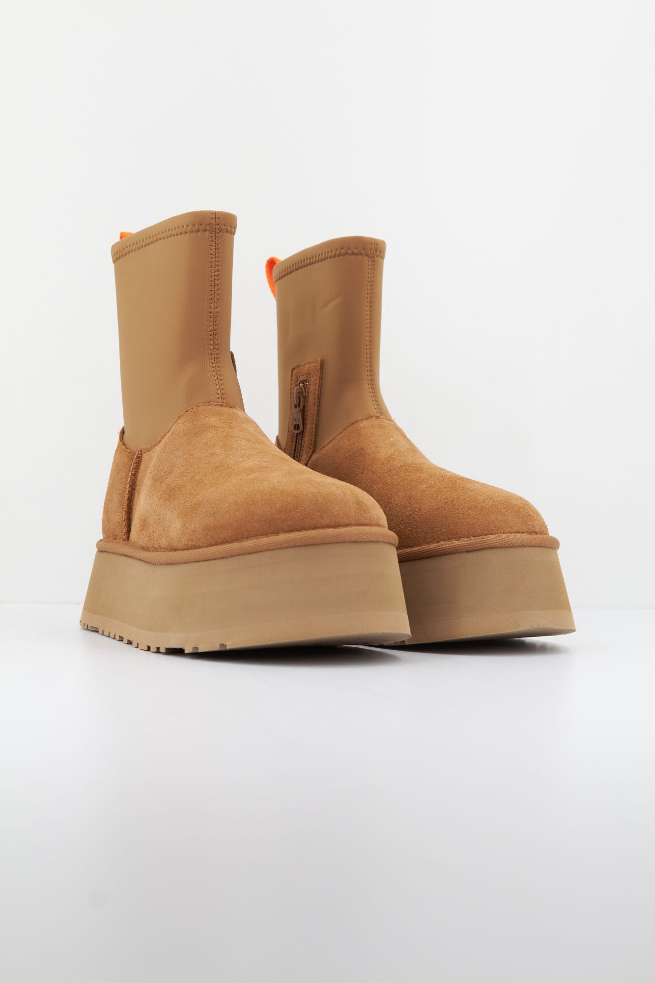 UGG W CLASSIC DIPPER en color MARRON (2)