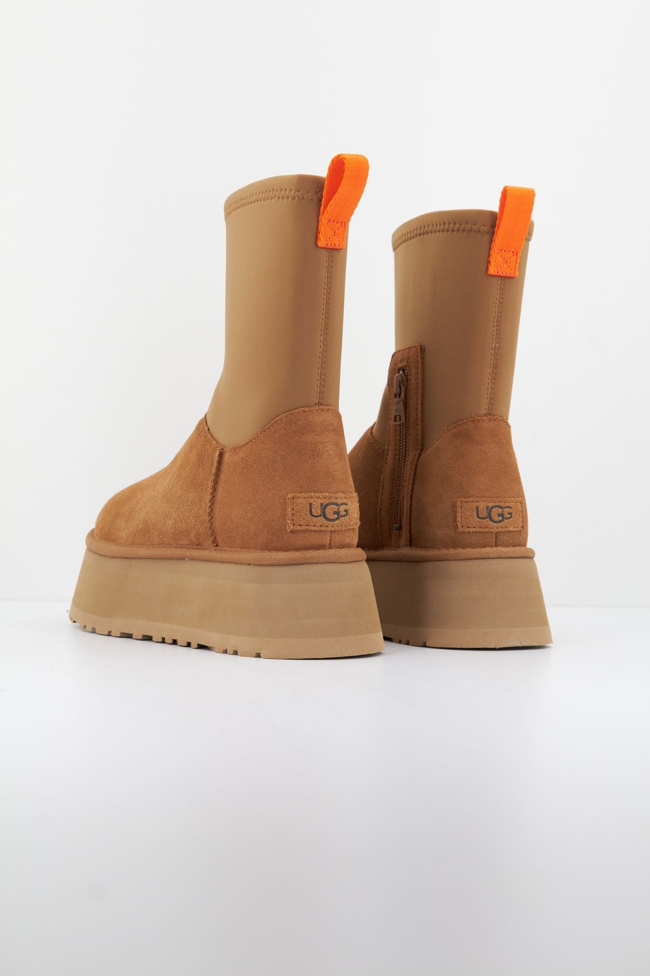 UGG W CLASSIC DIPPER en color MARRON (3)
