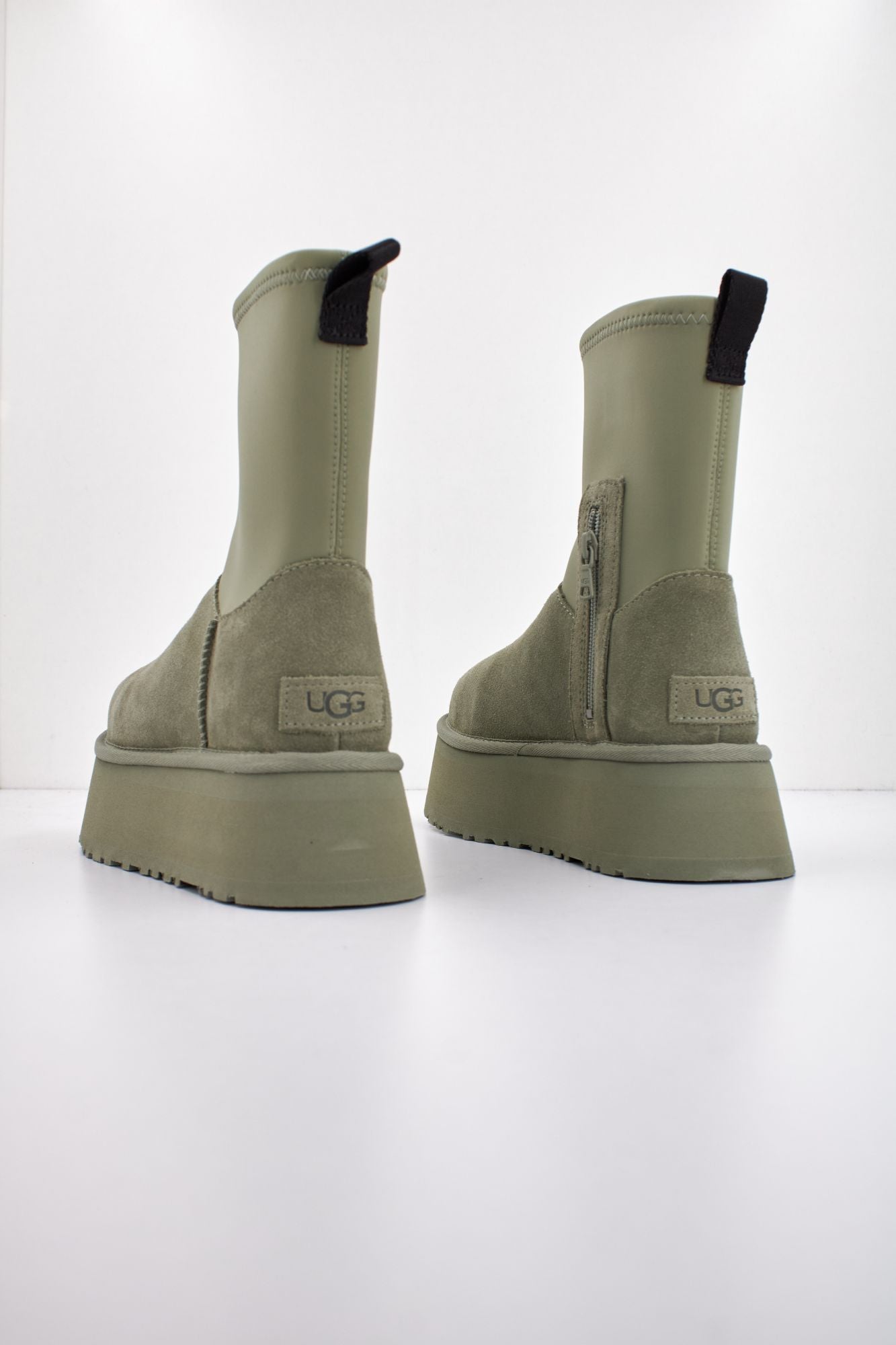 UGG W CLASSIC DIPPER en color VERDE (3)