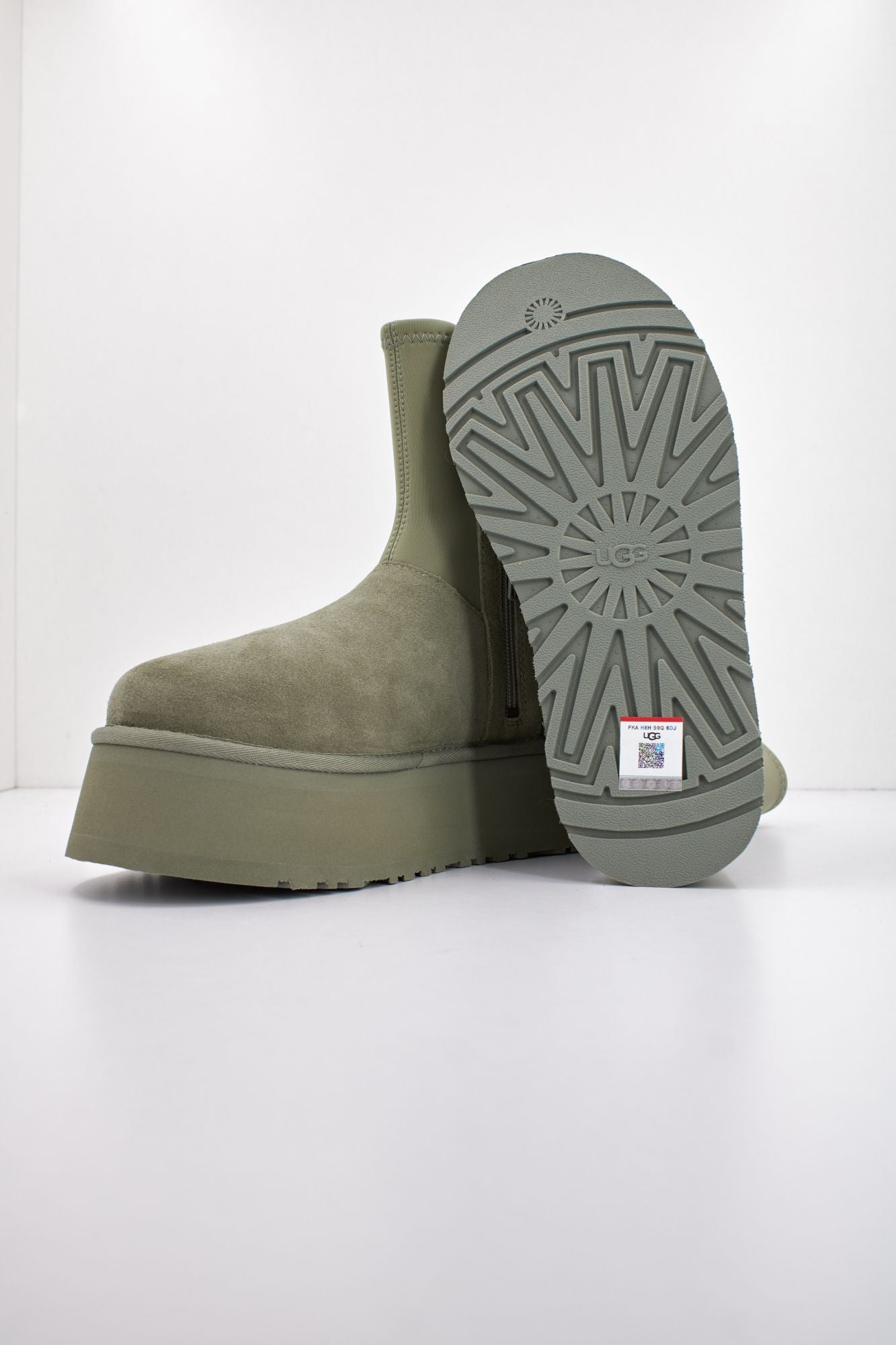 UGG W CLASSIC DIPPER en color VERDE (4)