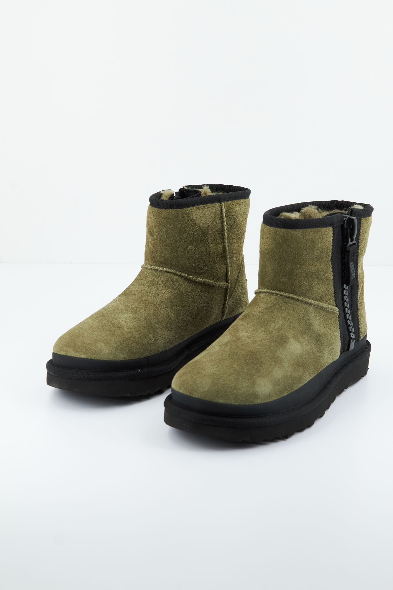 UGG W CLASSIC MINI ZIPPER TAPE en color VERDE (2)