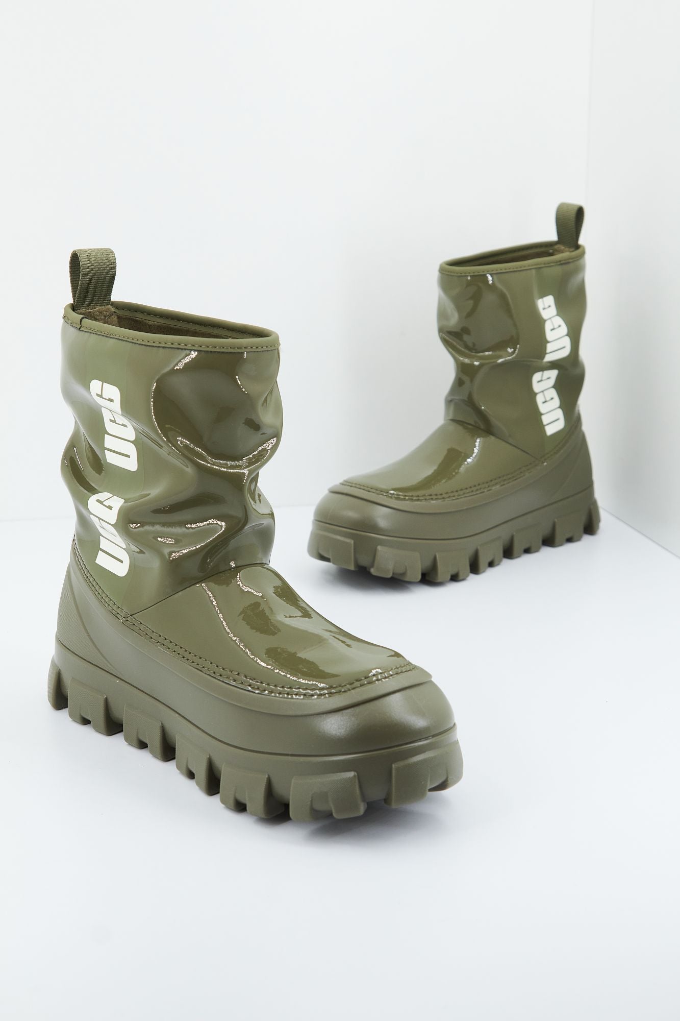 UGG W CLASSIC BRELLAH MINI en color VERDE (1)