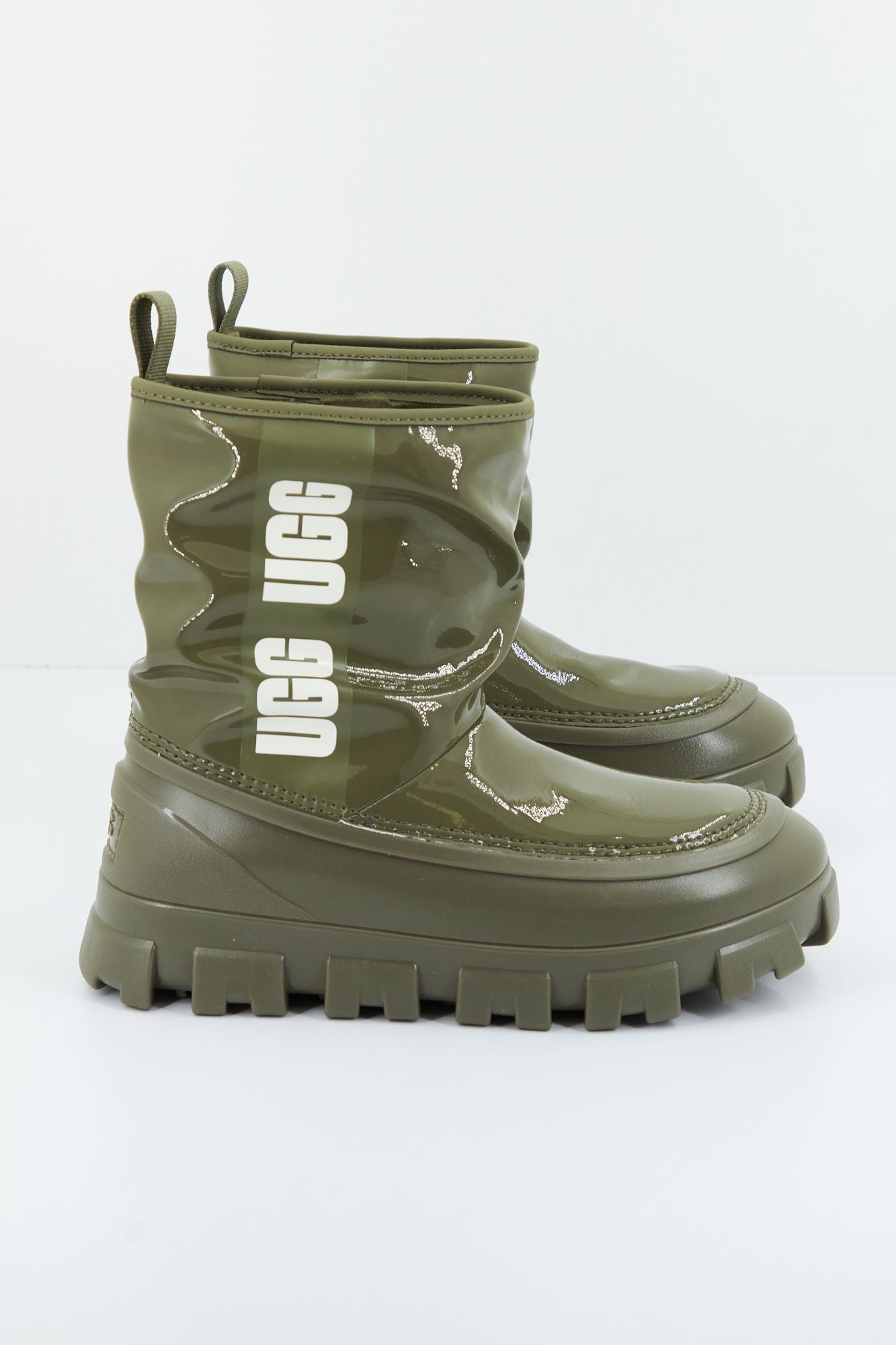 UGG W CLASSIC BRELLAH MINI en color VERDE (3)