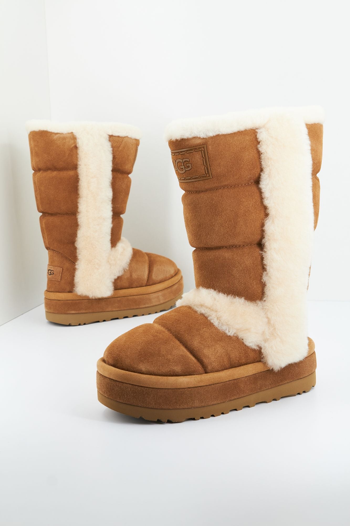 UGG W CLASSIC CLOUDPEAK TALL en color MARRON (1)