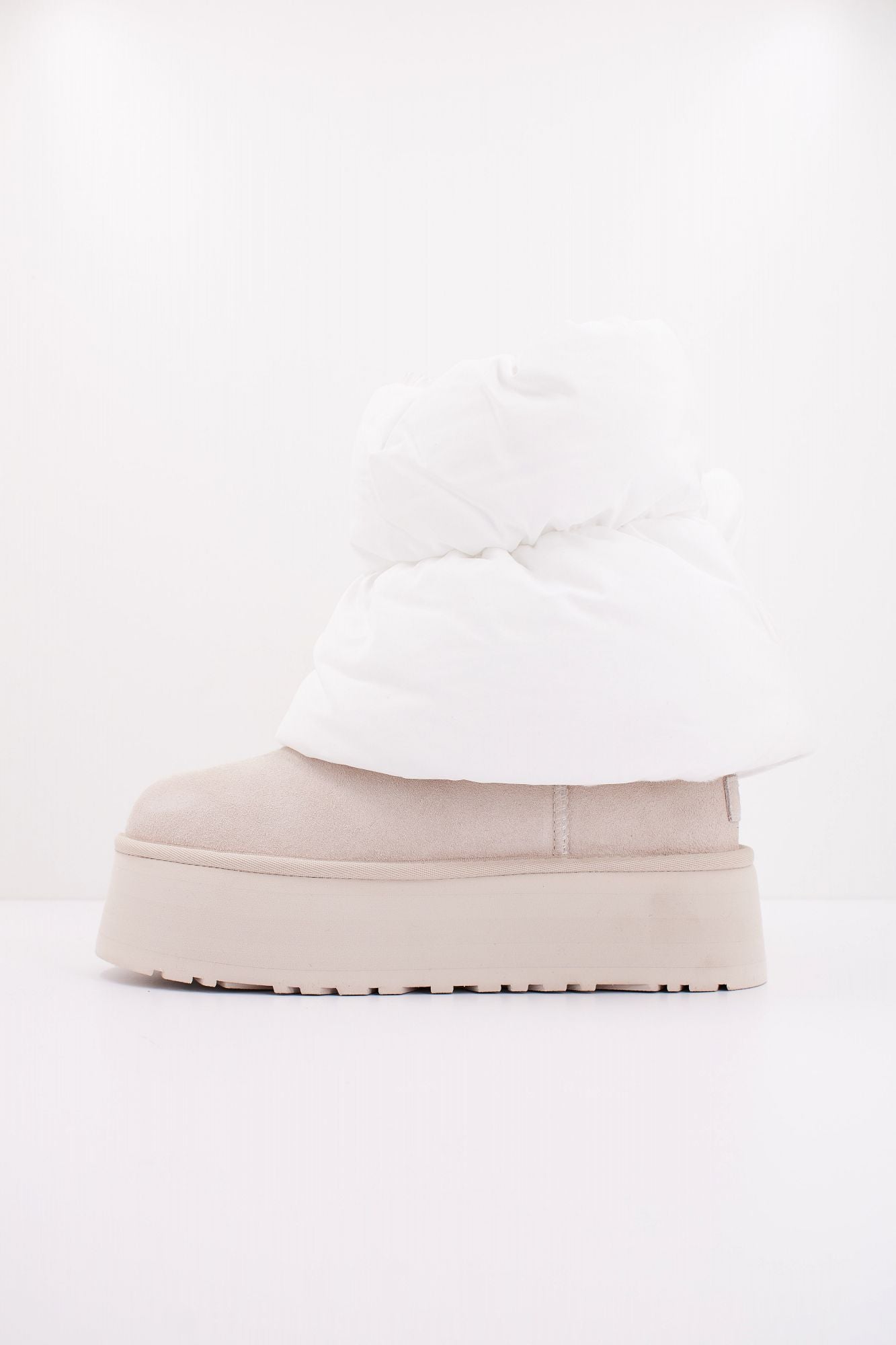 UGG W CLASSIC MINI DIPPER PUFF en color BLANCO (1)