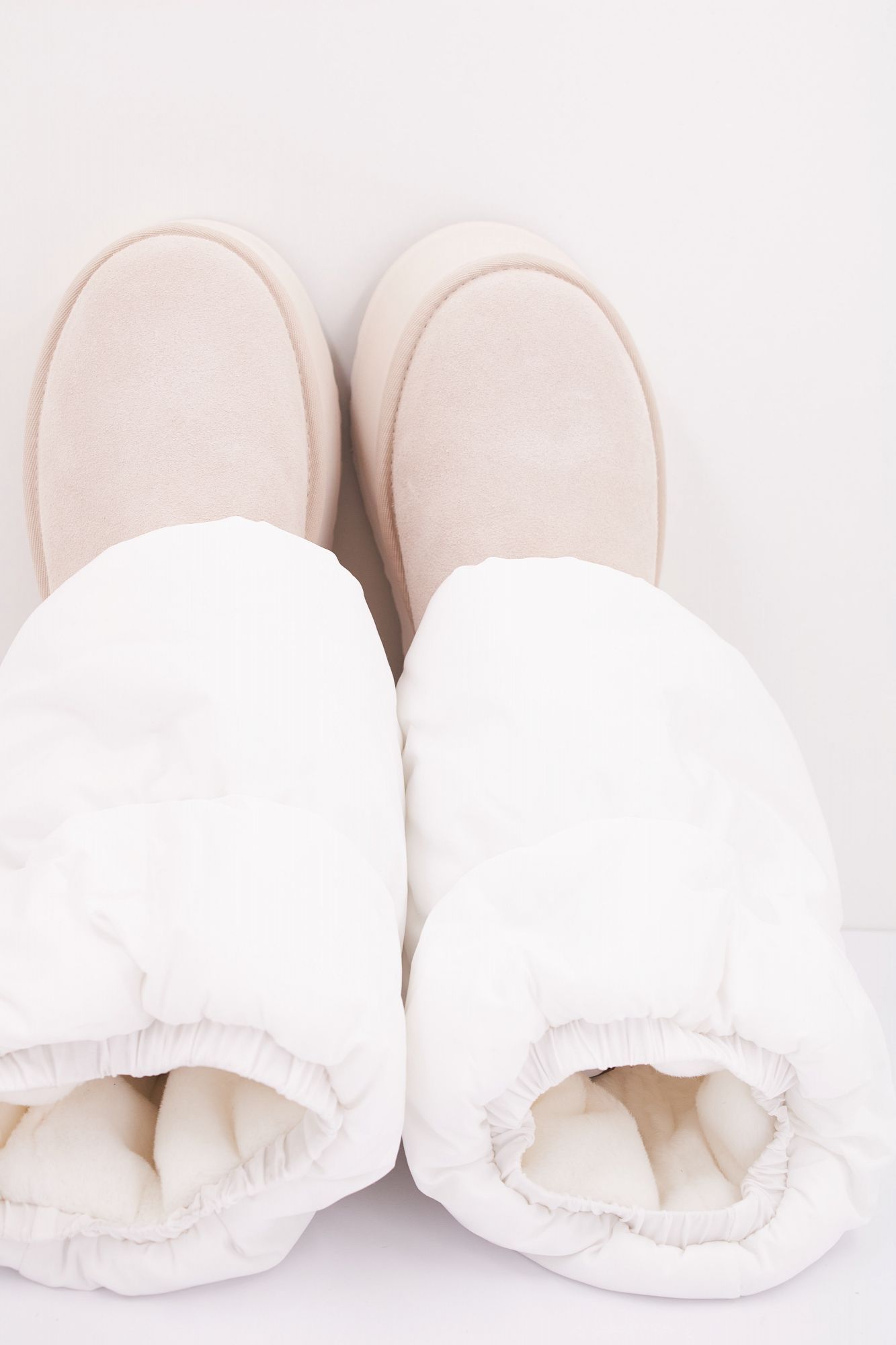 UGG W CLASSIC MINI DIPPER PUFF en color BLANCO (3)