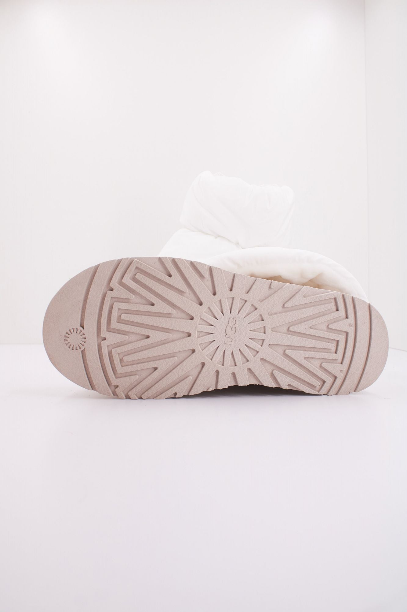 UGG W CLASSIC MINI DIPPER PUFF en color BLANCO (5)