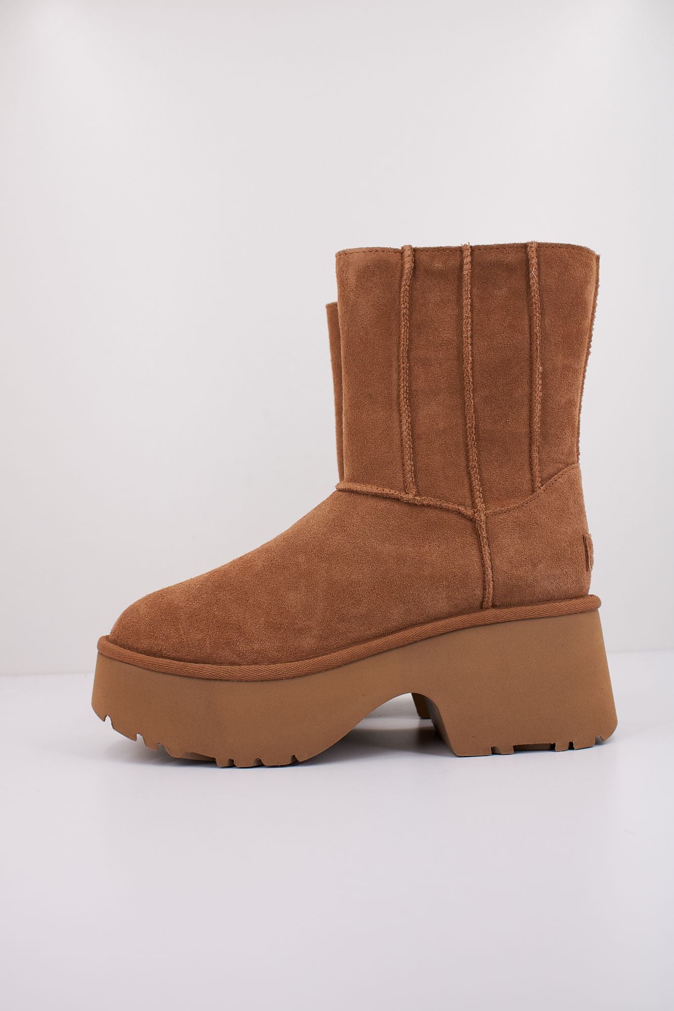 UGG W CLASSIC TWIN SEAM NEW HE en color MARRON (1)