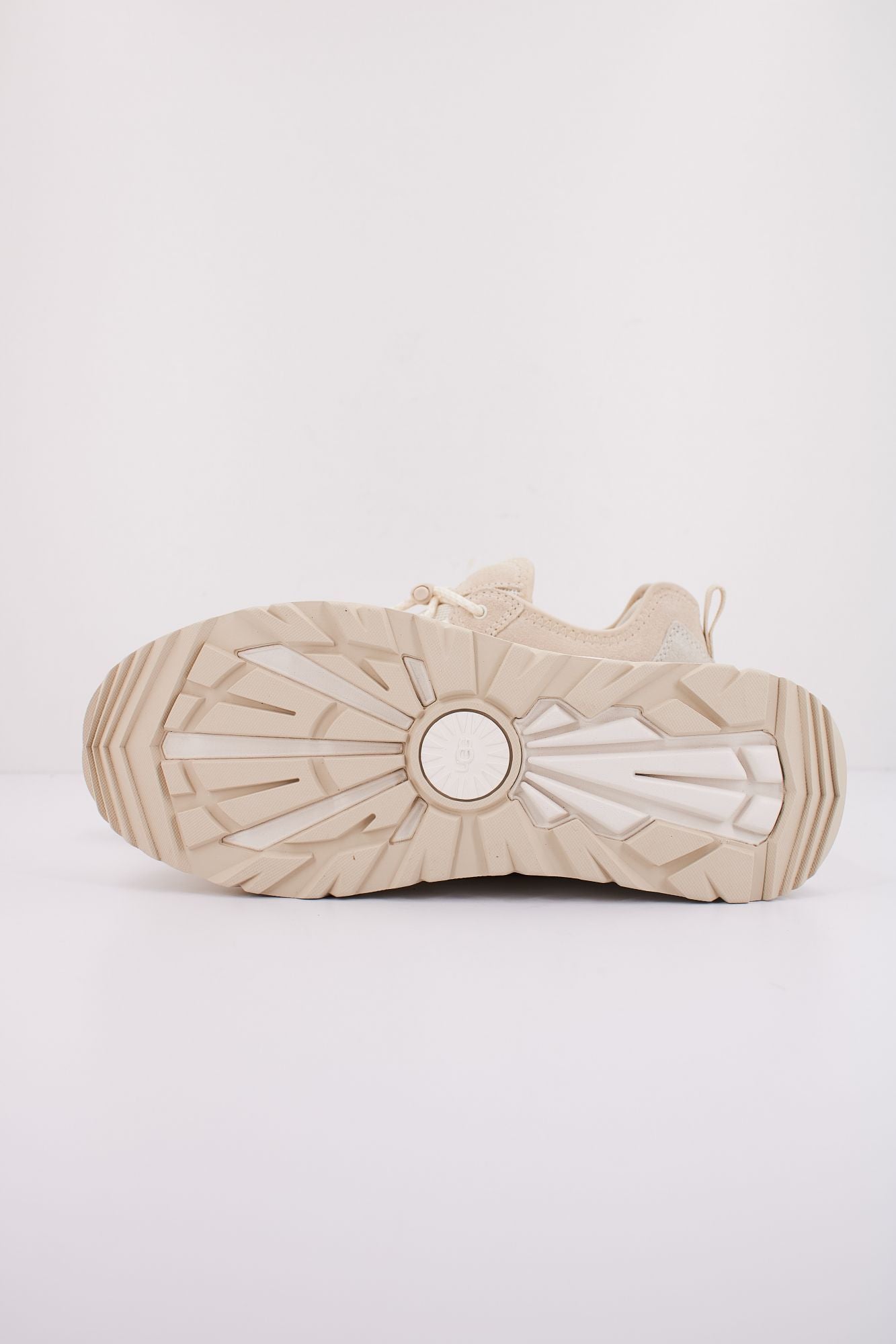 UGG W CAPTRAIL LOW en color BEIS (5)