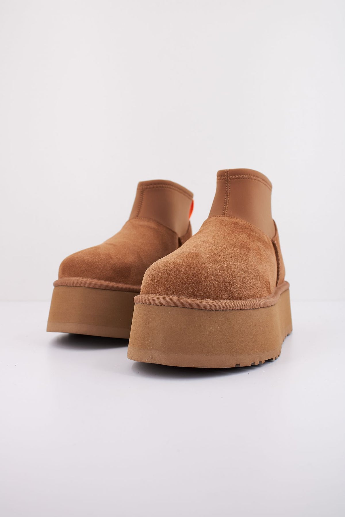 UGG CLASSIC MINI DIPPER 1168170U en color MARRON (2)