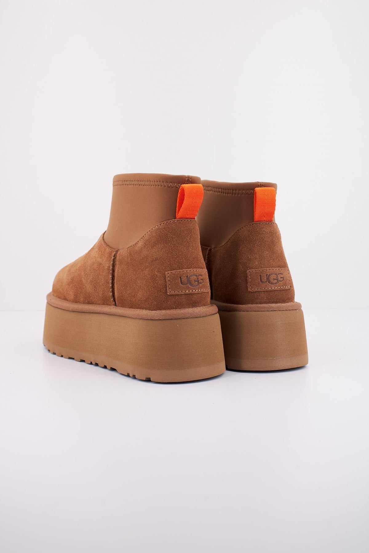UGG CLASSIC MINI DIPPER 1168170U en color MARRON (4)