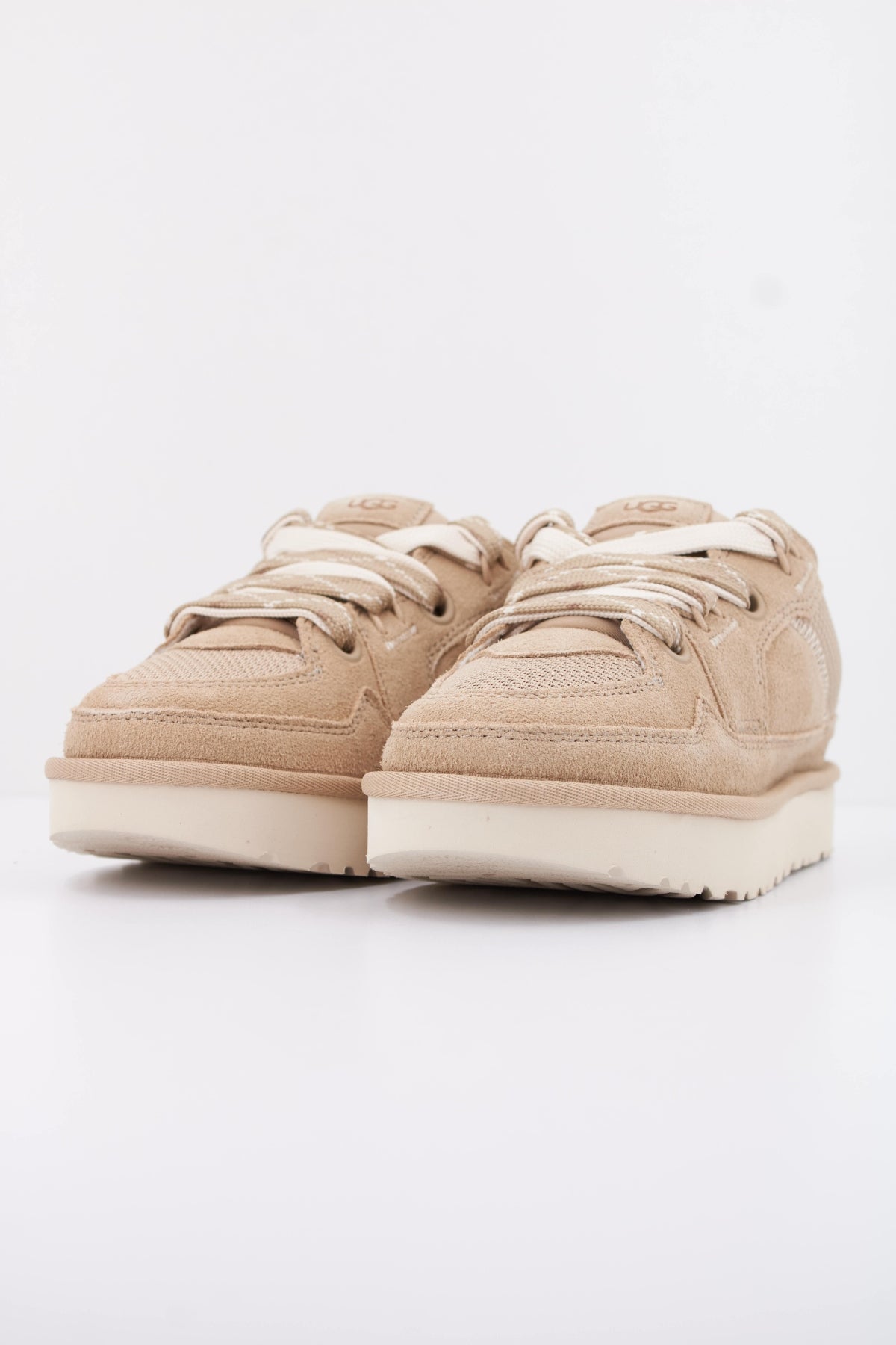UGG LOWMEL en color MARRON CLARO (2)