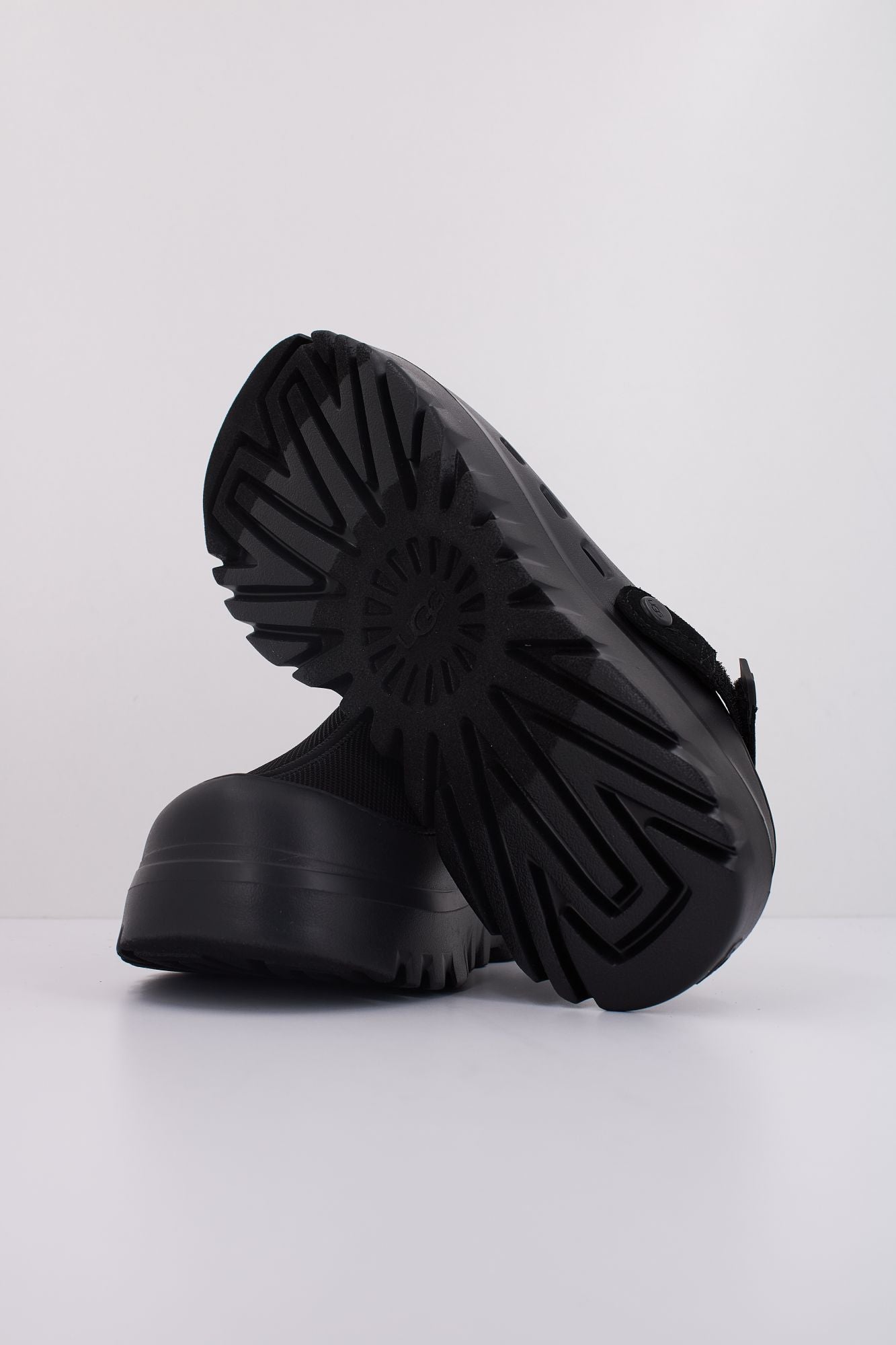 UGG M PEACKMOD en color NEGRO (5)