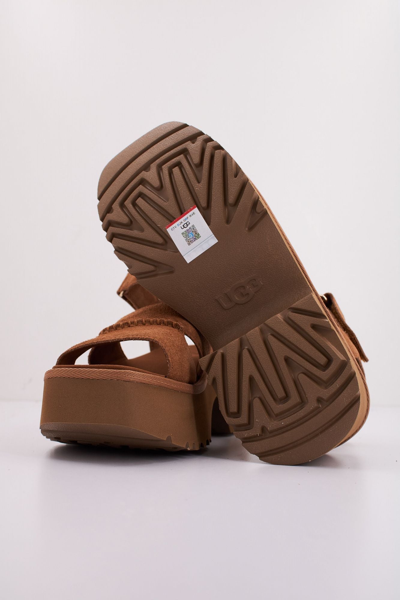 UGG W NEW HEIGHTS ANKLE STRAP en color MARRON CLARO (5)