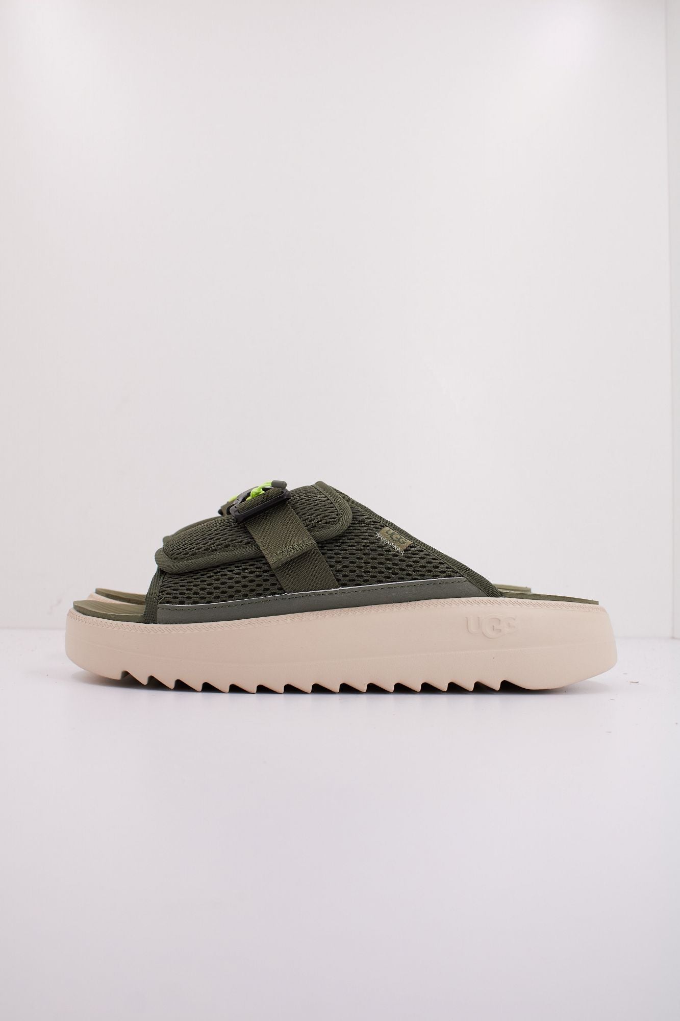 UGG M MAXXER SLIDE en color VERDE (1)