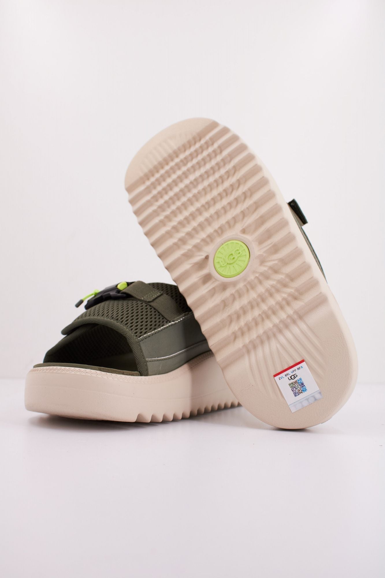 UGG M MAXXER SLIDE en color VERDE (5)