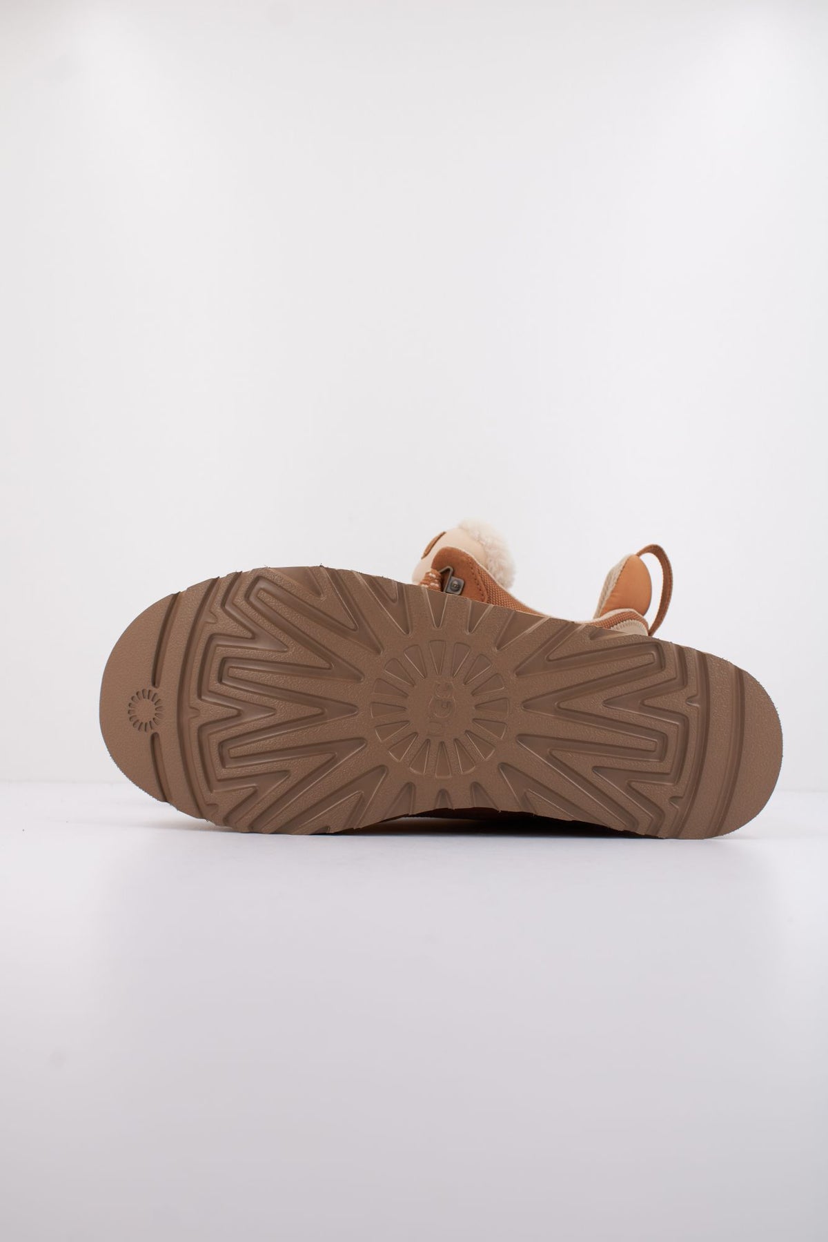 UGG M LOWMEL en color MARRON CLARO (5)