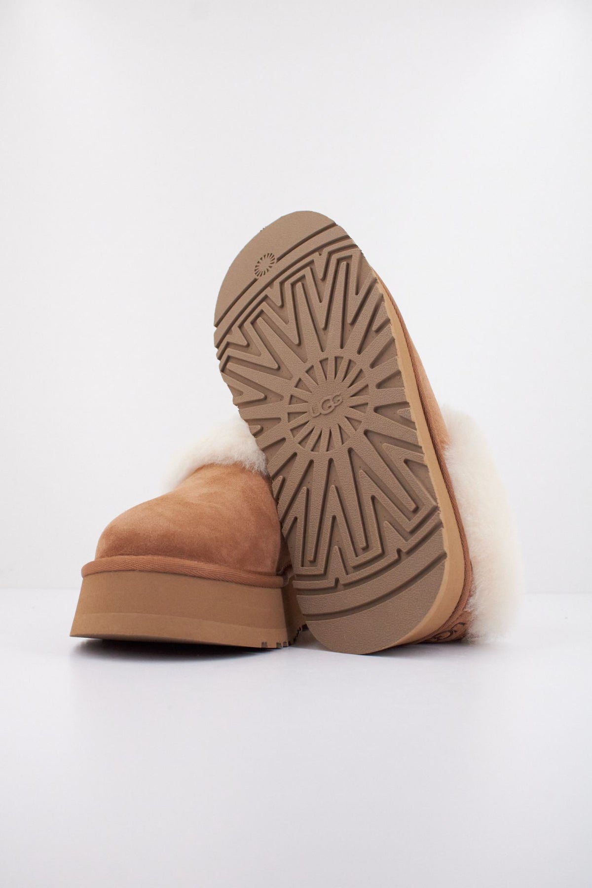 UGG TAZZELLE en color MARRON CLARO (5)