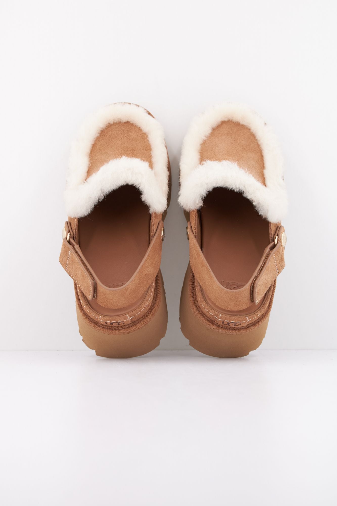 UGG W NEW HEIGHTS ESMEE CLOG en color MARRON (5)