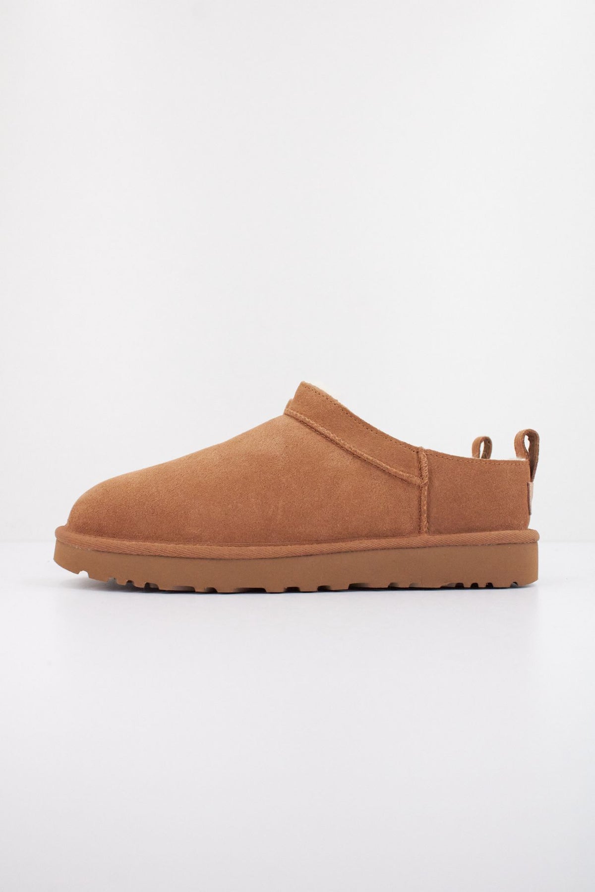UGG CLASSIC MICRO 1173891U en color MARRON (1)