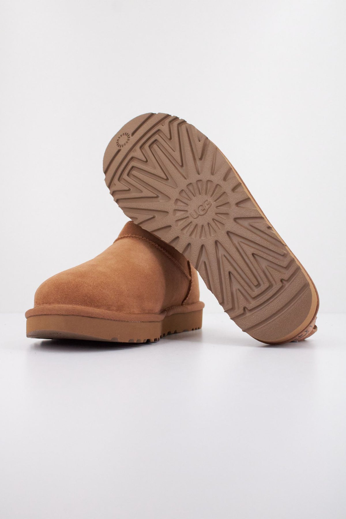 UGG CLASSIC MICRO 1173891U en color MARRON (5)